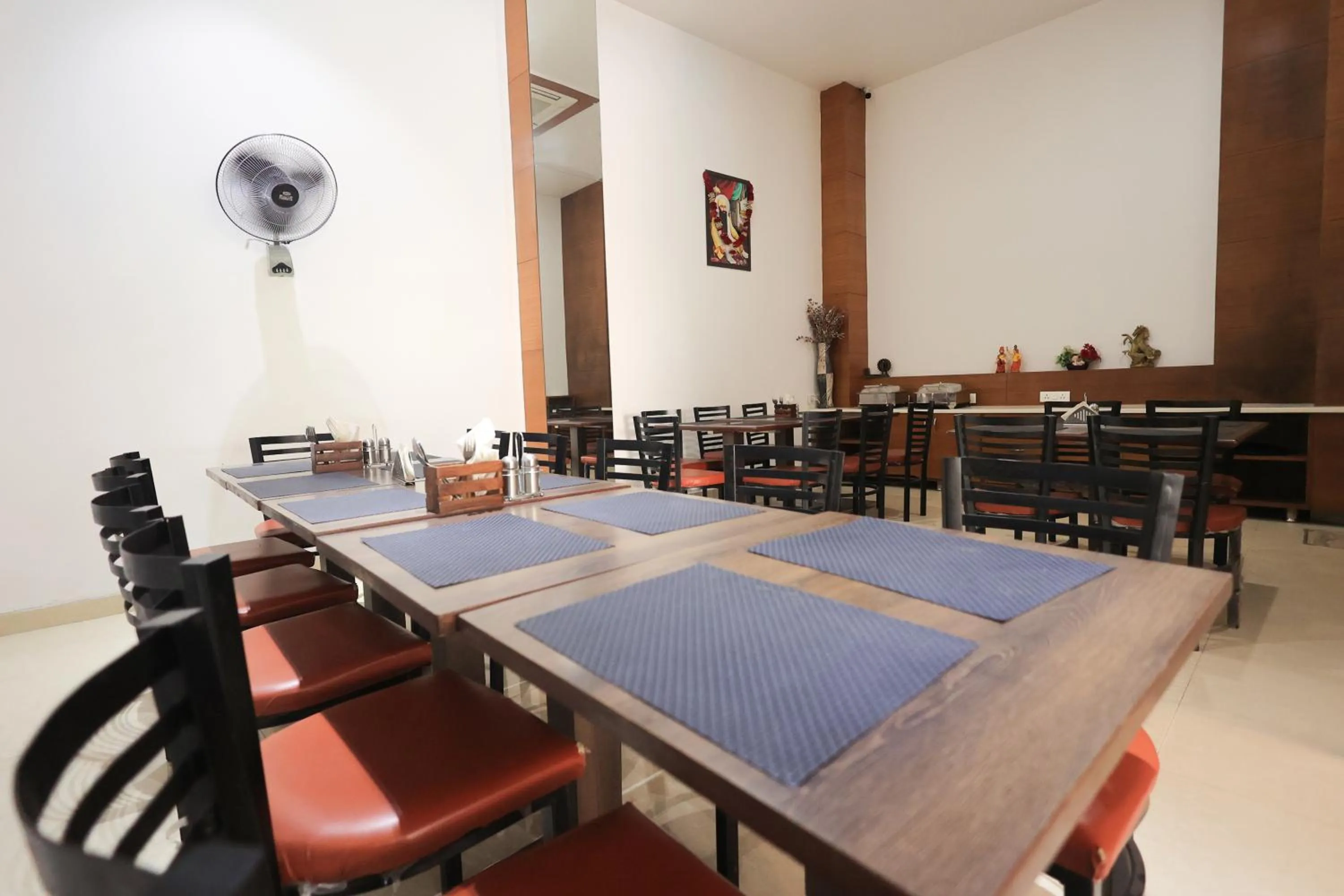 Restaurant/places to eat in Ecko Lite MARS Hotel, Amritsar