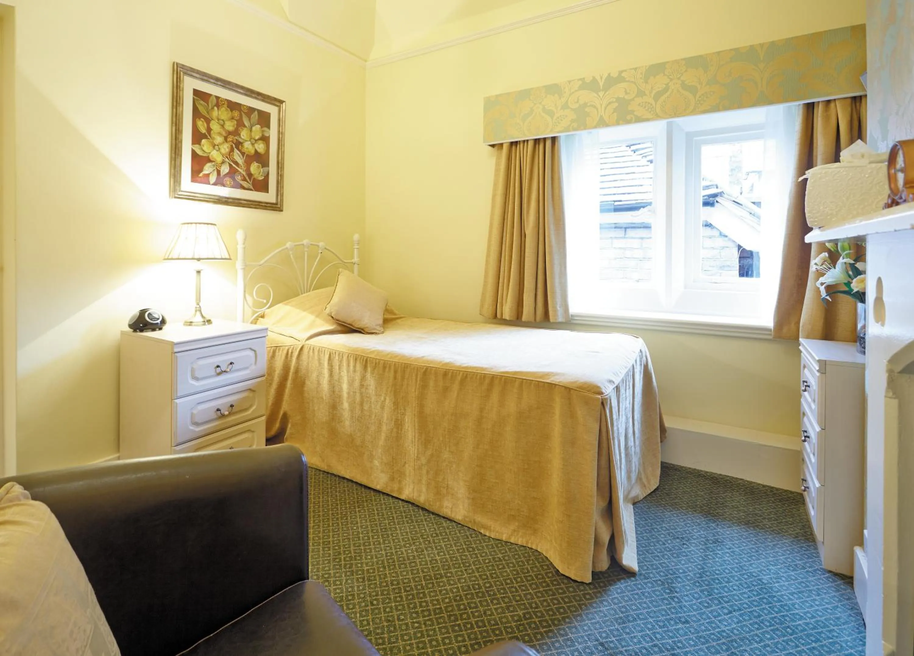 Bed in Cotford Hotel