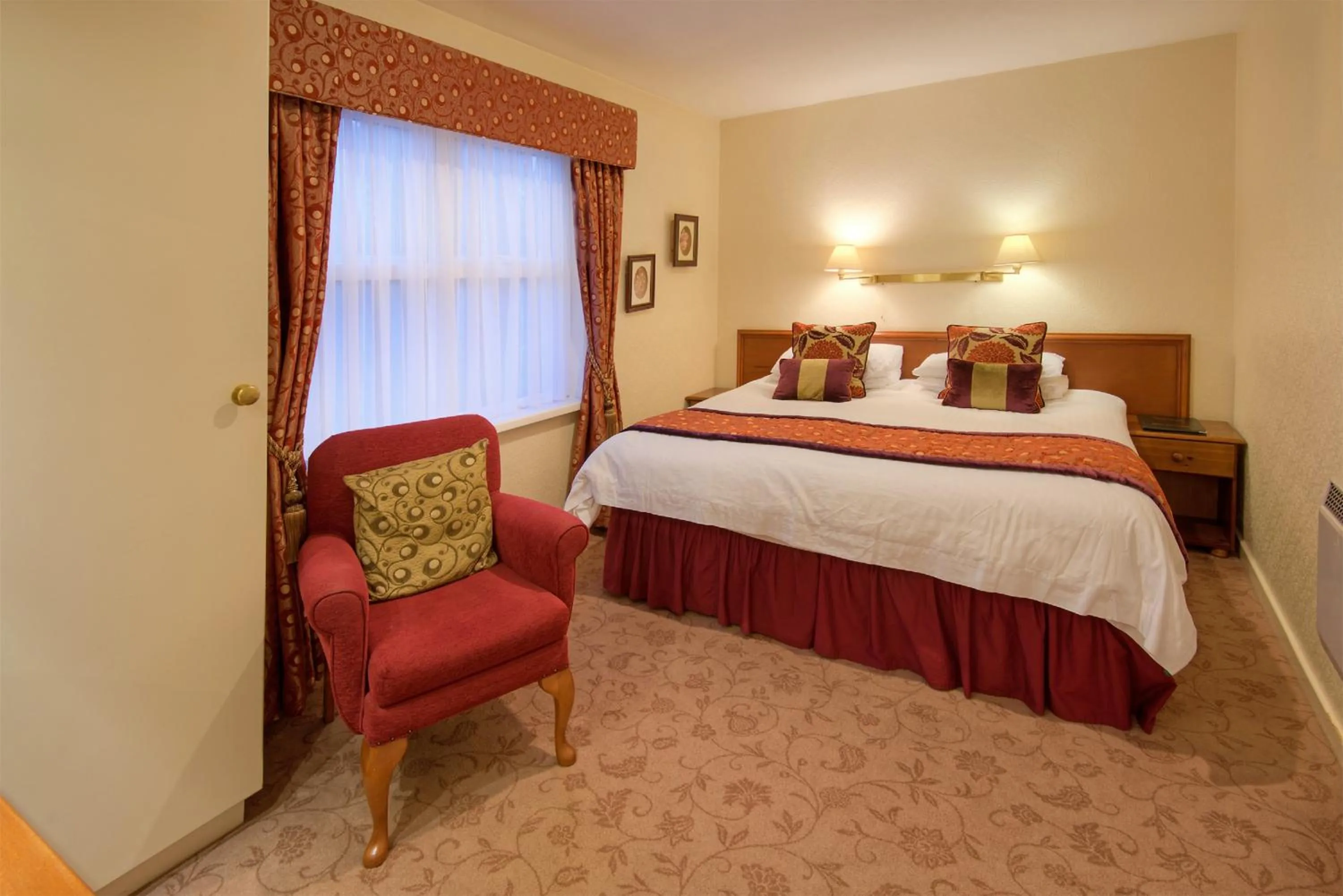 Photo of the whole room, Bed in The Dunstanburgh Castle Hotel