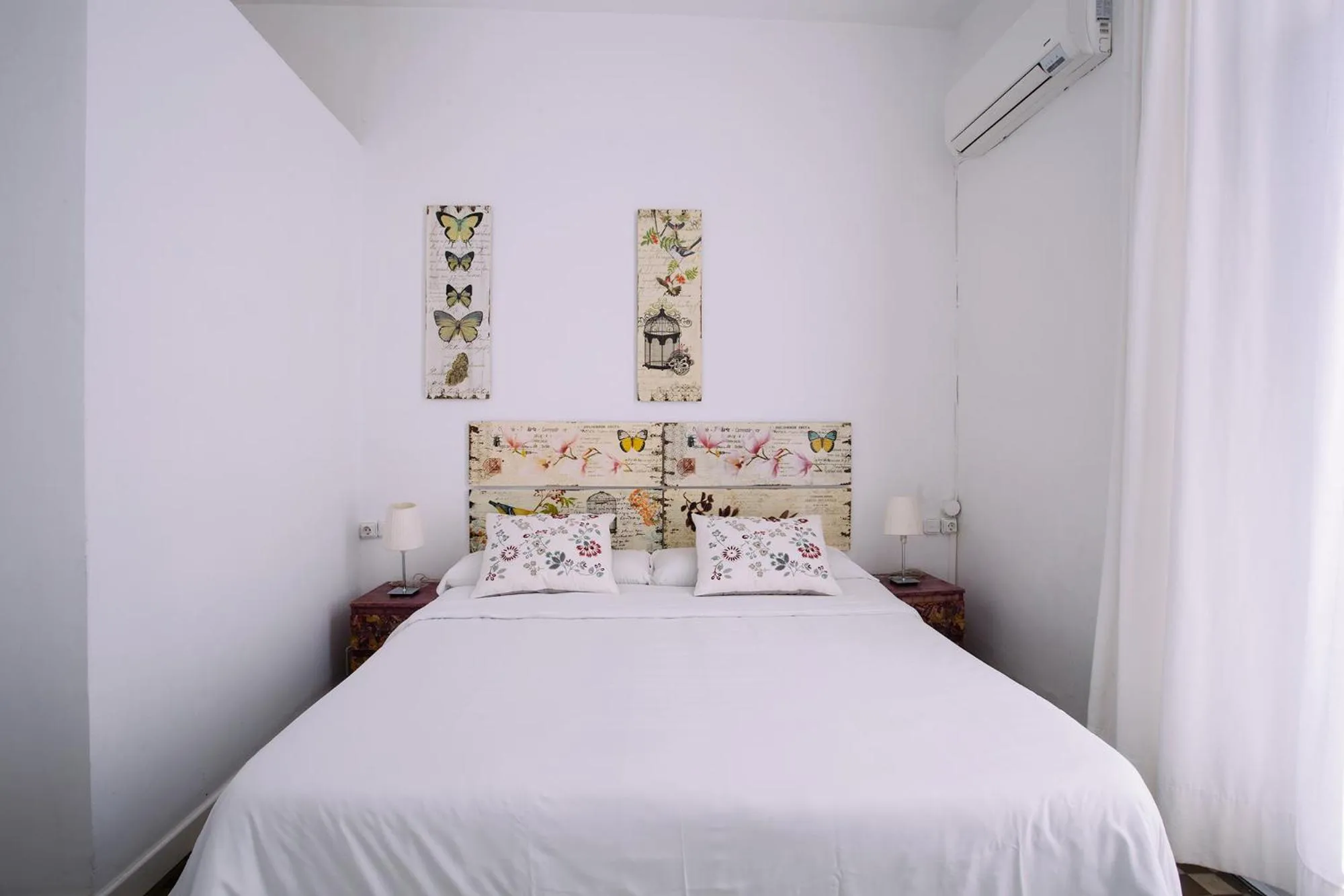 Bedroom, Bed in Hostal Eixample