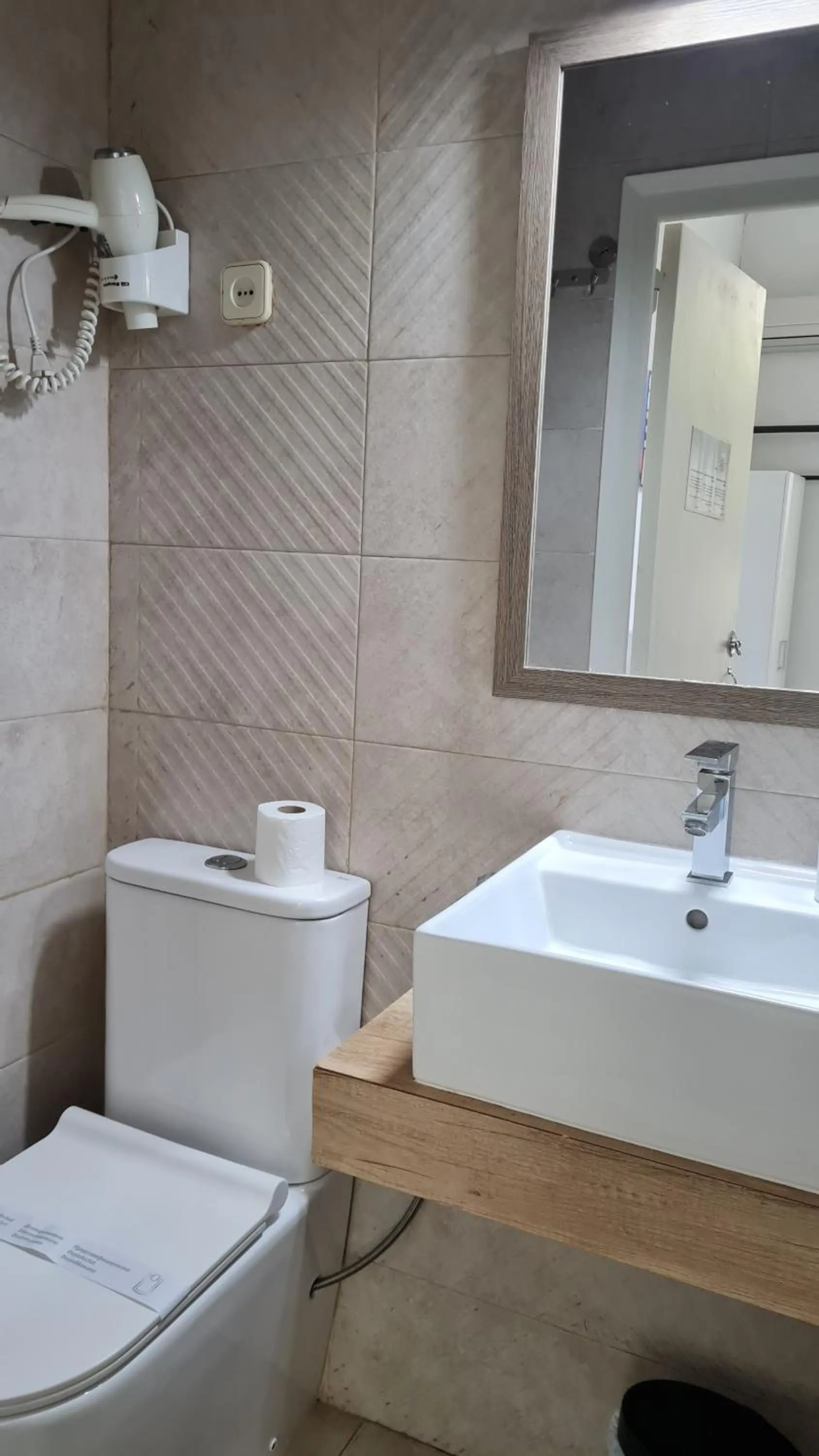 Toilet in Hostal Eixample