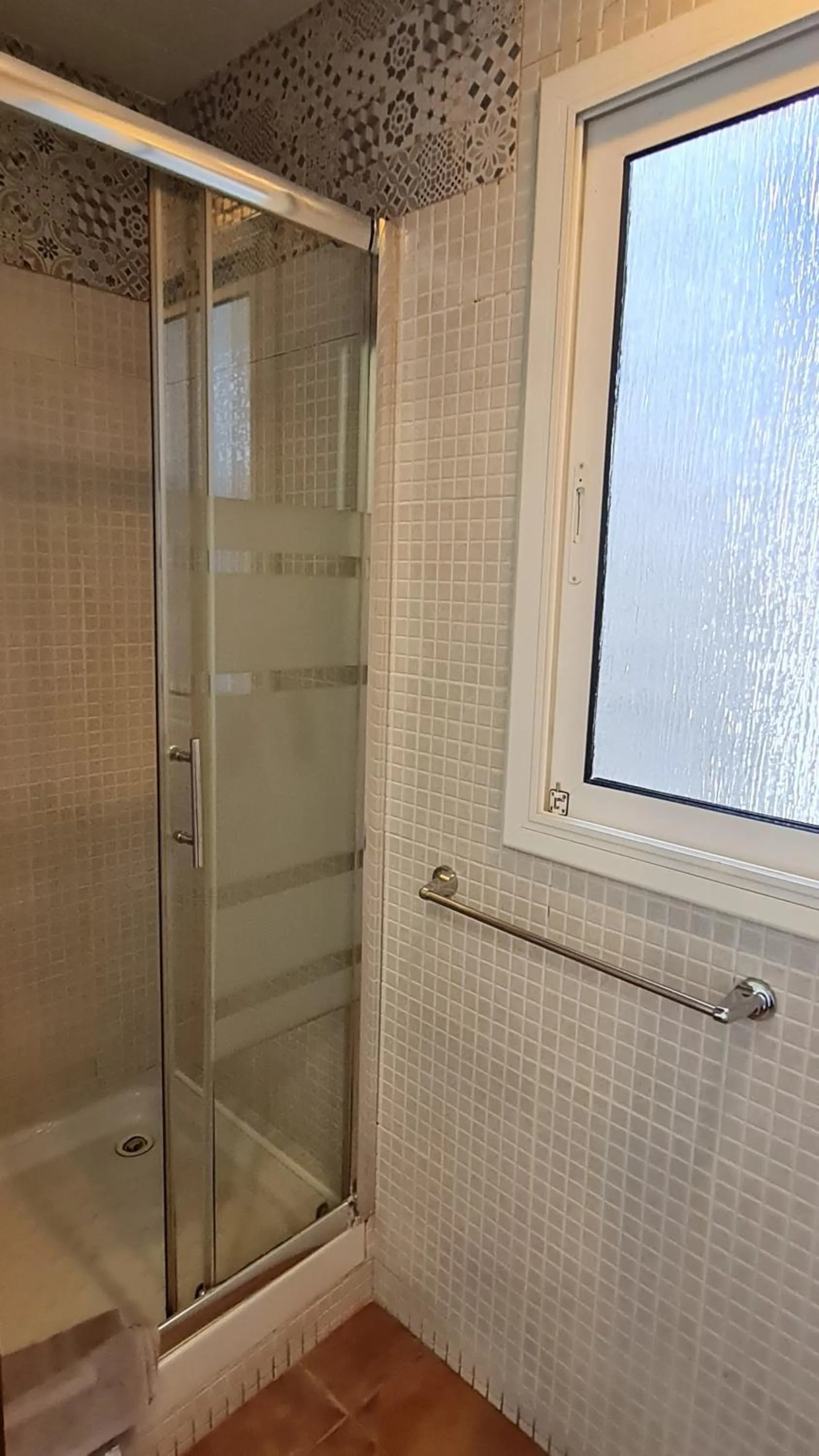Shower in Hostal Eixample