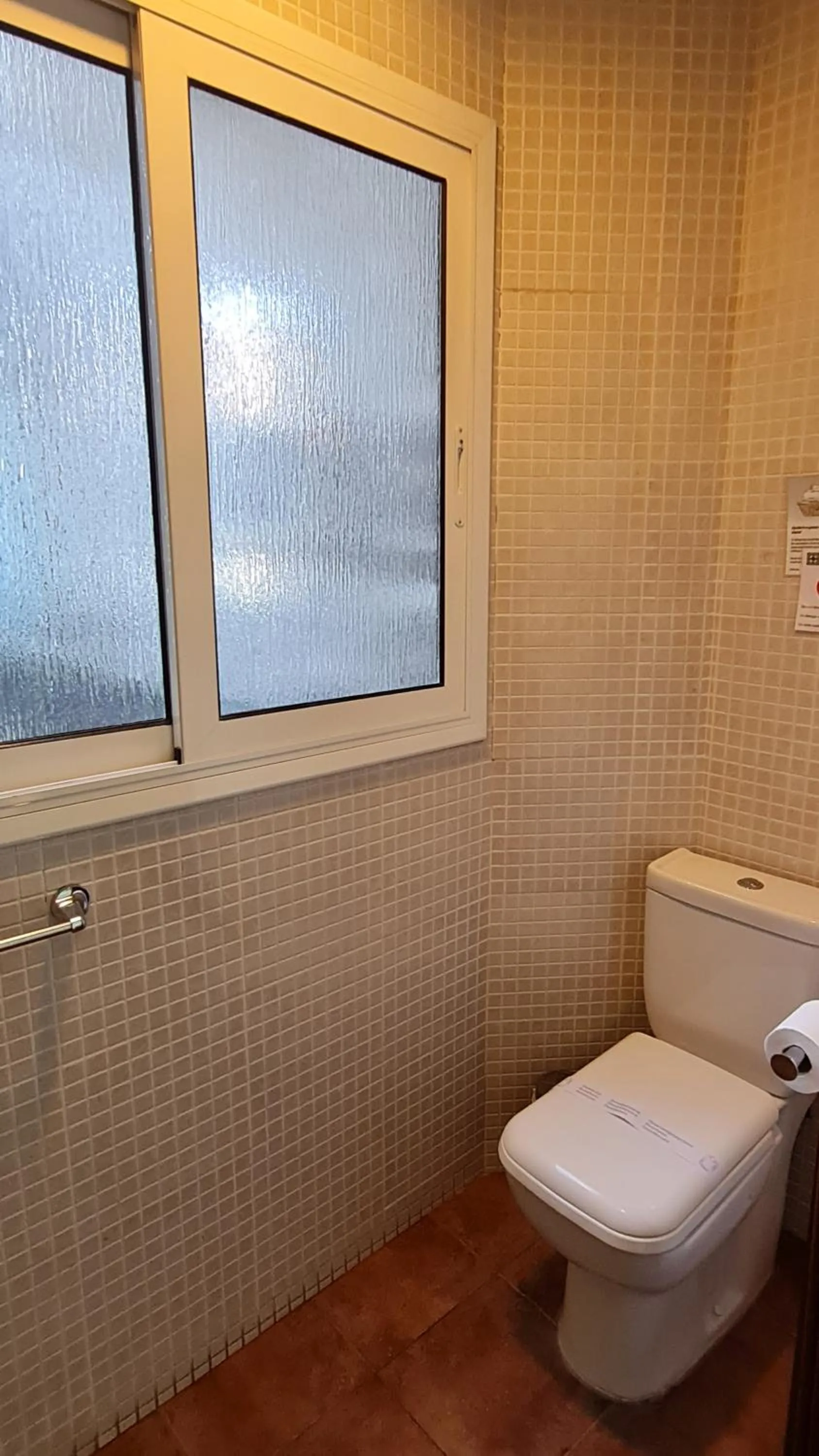 Toilet in Hostal Eixample