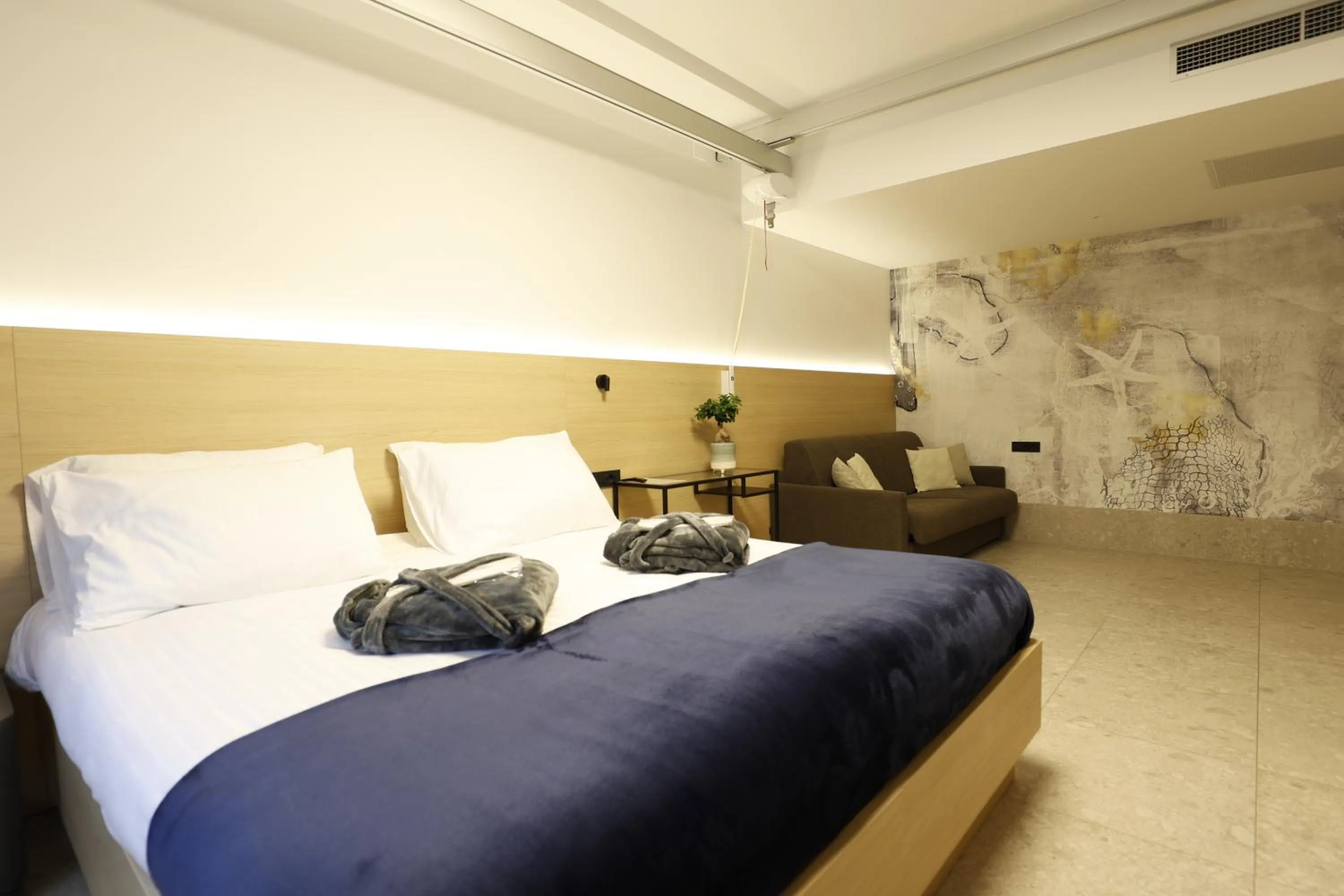 Bed in FLORAMARE HEALTH RESORT