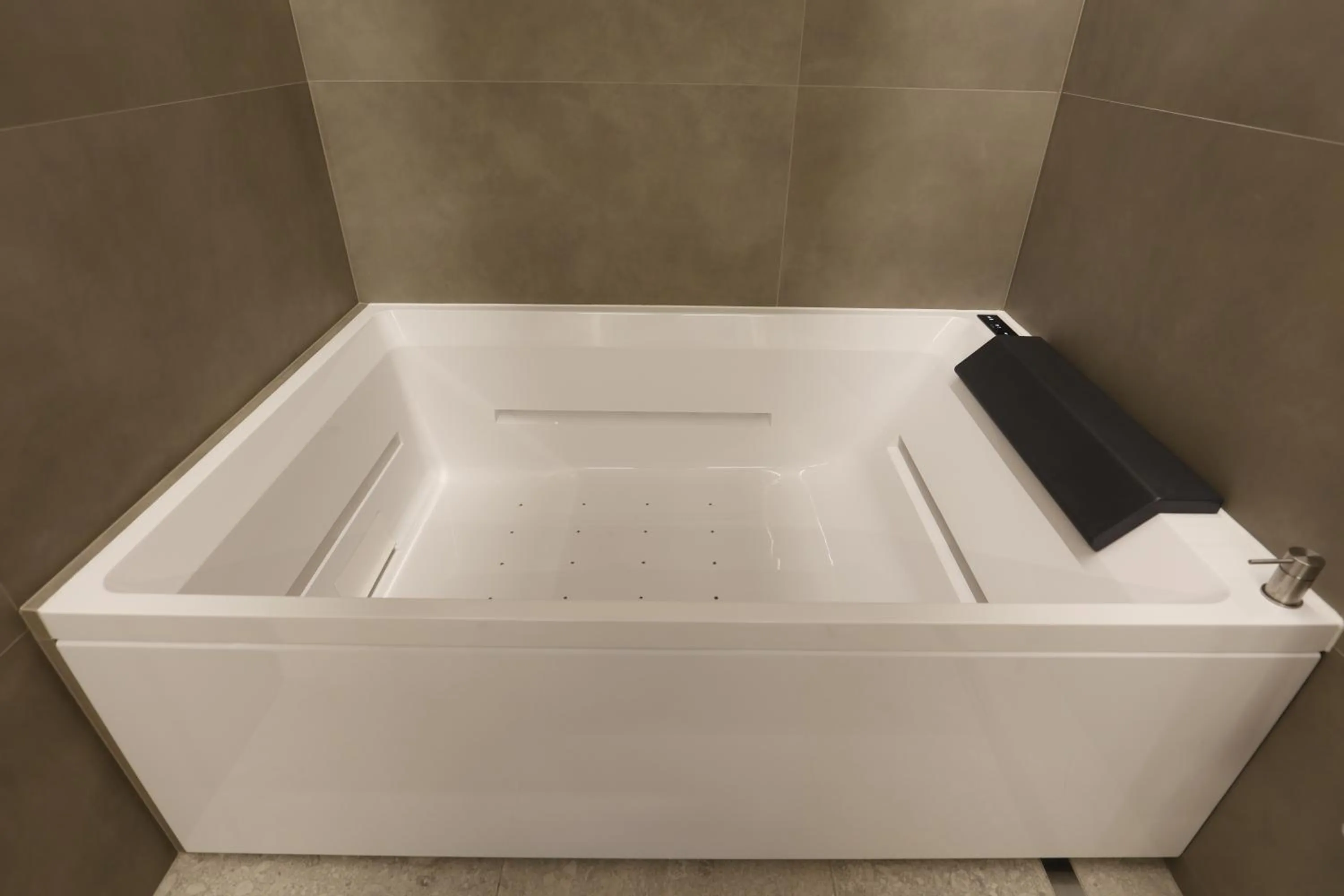 Bath in FLORAMARE HEALTH RESORT