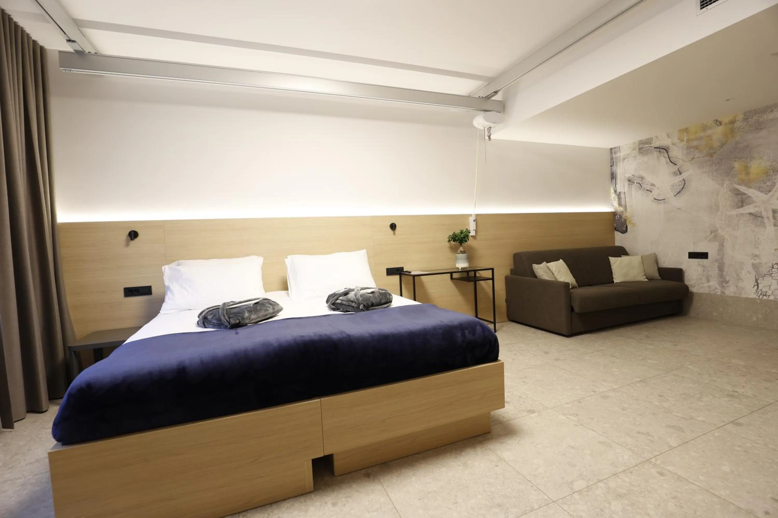 Bed in FLORAMARE HEALTH RESORT