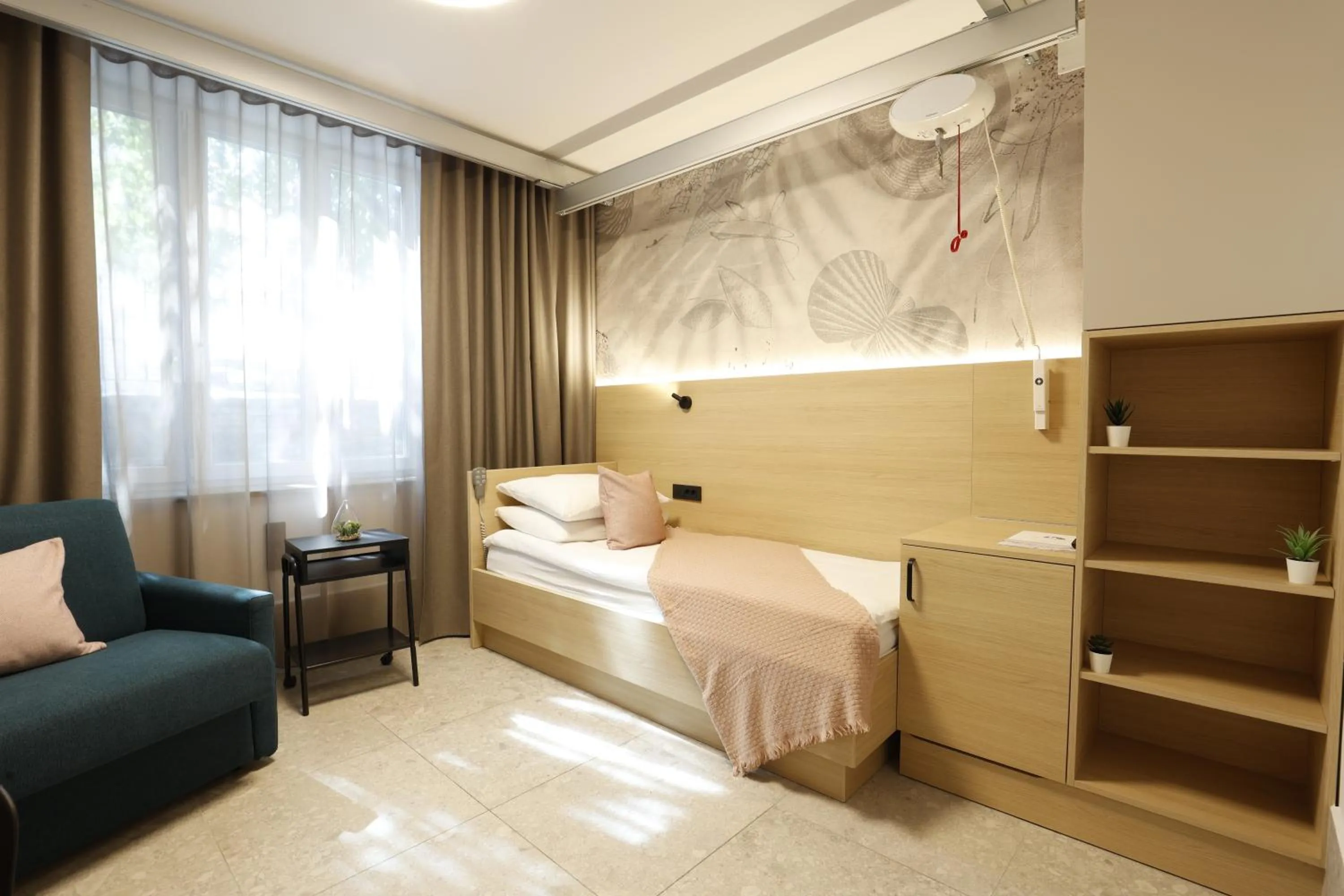 Bed in FLORAMARE HEALTH RESORT