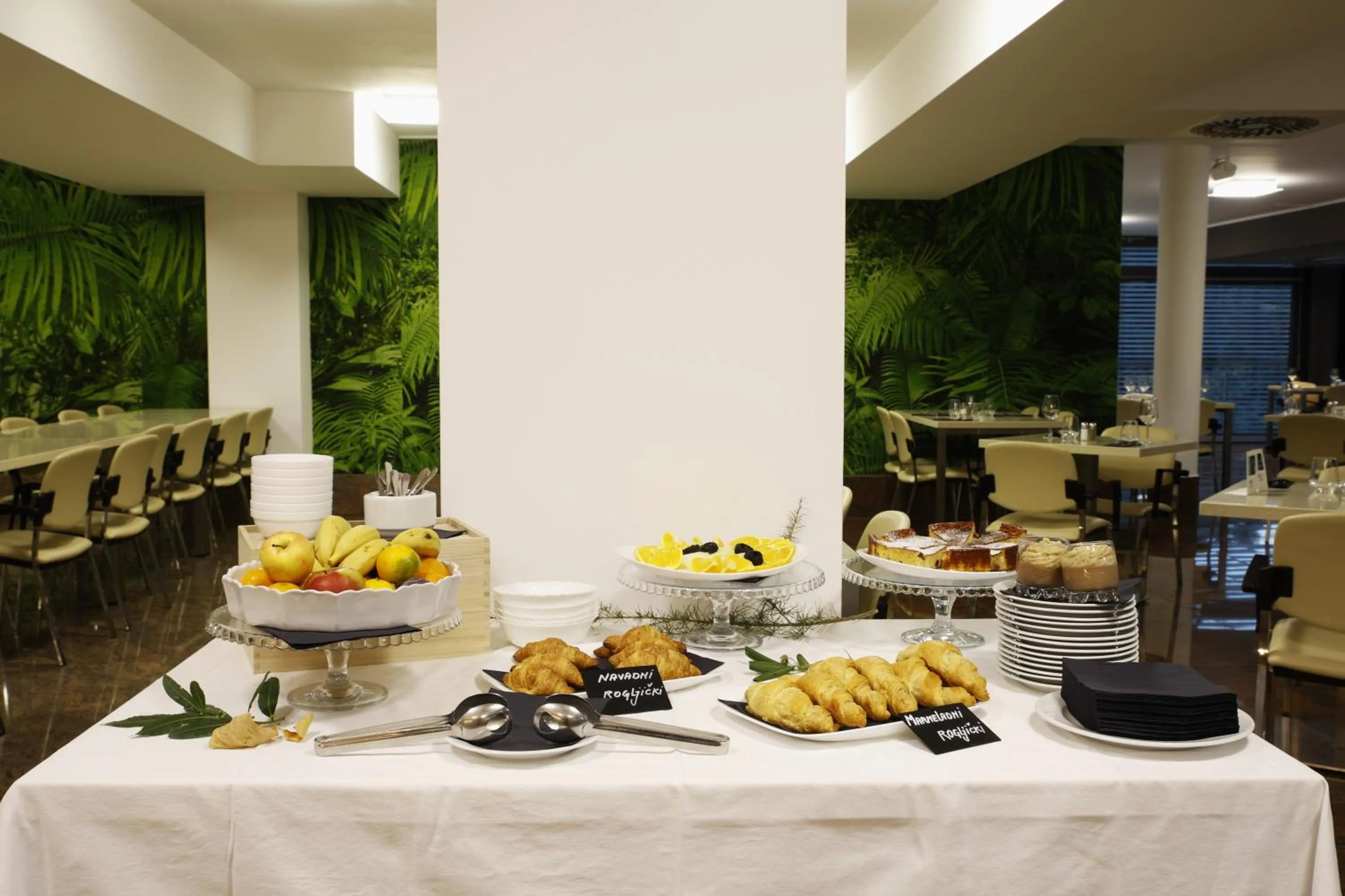 Restaurant/places to eat in FLORAMARE HEALTH RESORT