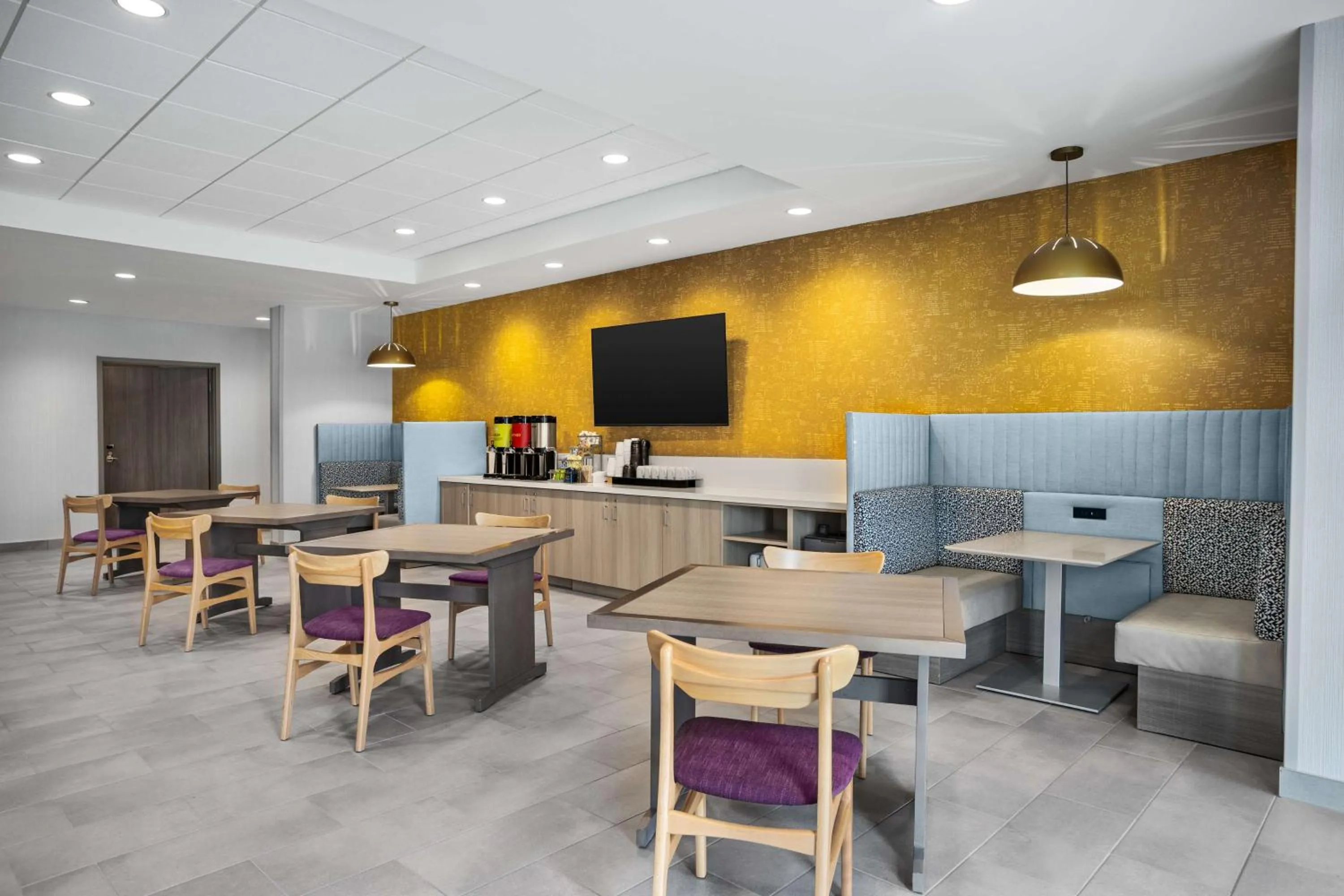 Breakfast in Home2 Suites By Hilton Indianapolis North At Intech Park