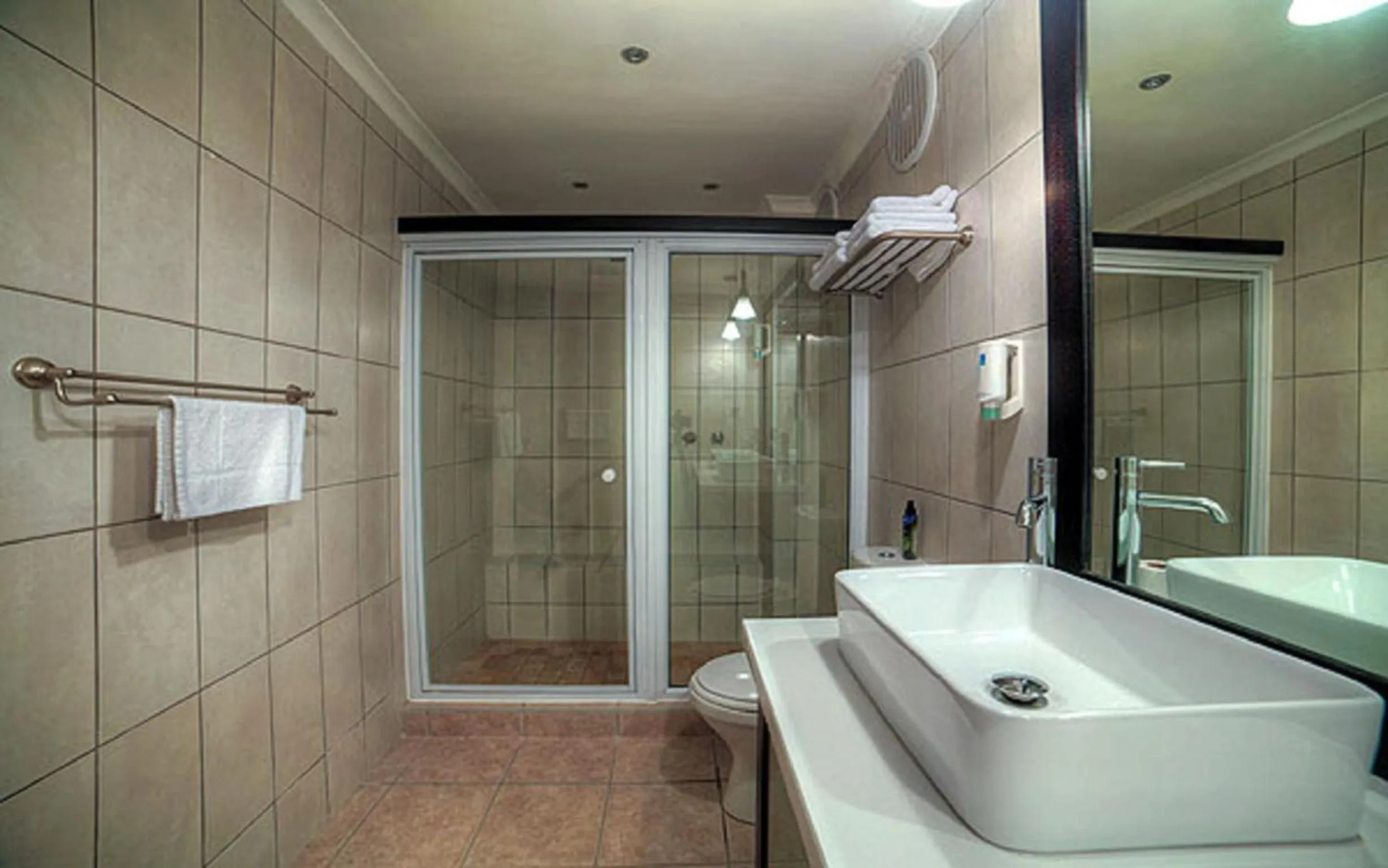 Bathroom in Beach Lodge