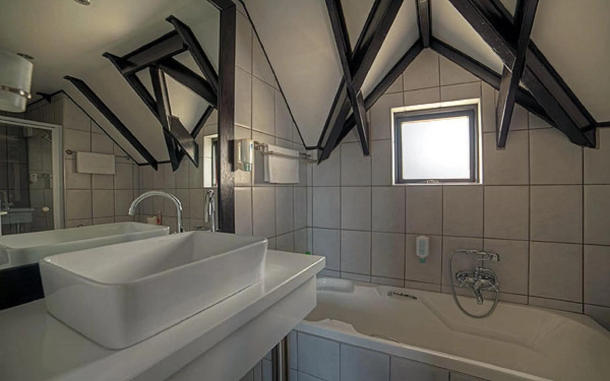 Bathroom in Beach Lodge