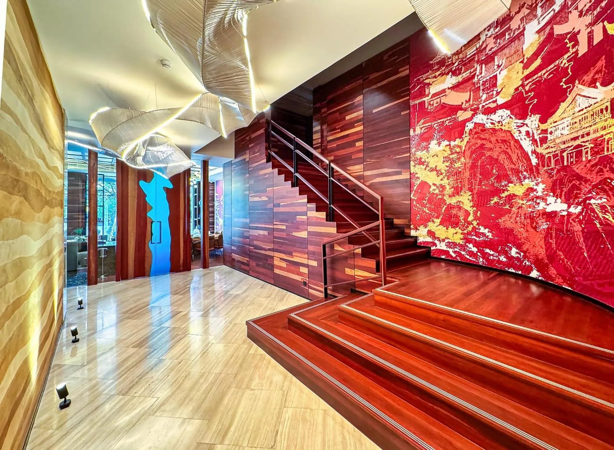 Restaurant/places to eat in Mercure Bangkok Surawong