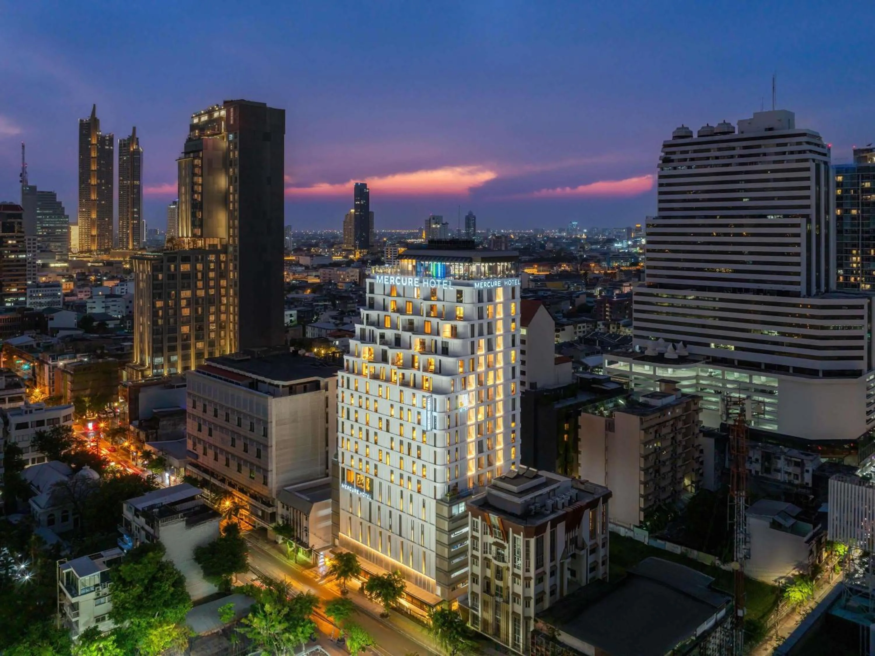 Property building in Mercure Bangkok Surawong