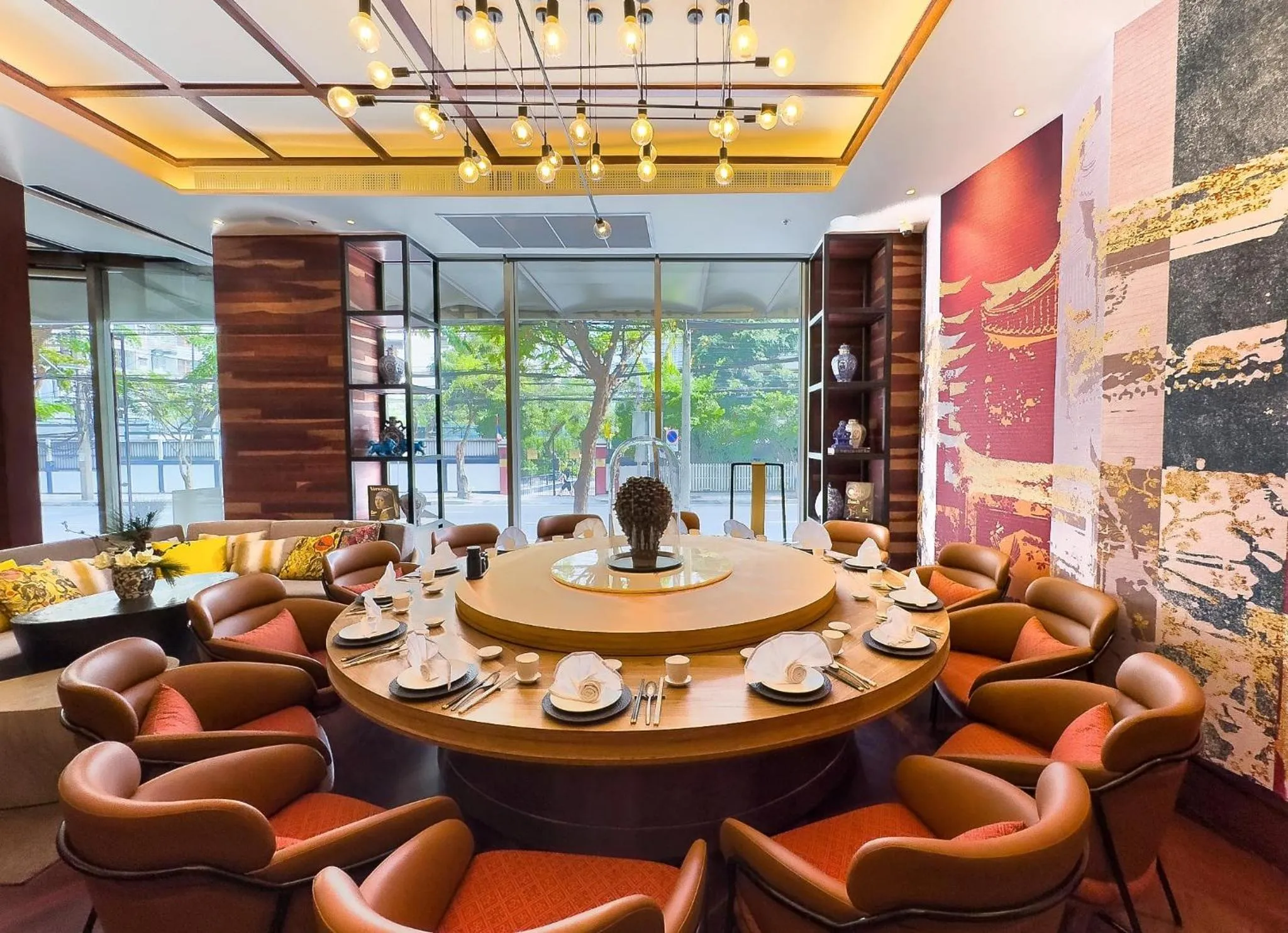 Restaurant/places to eat in Mercure Bangkok Surawong