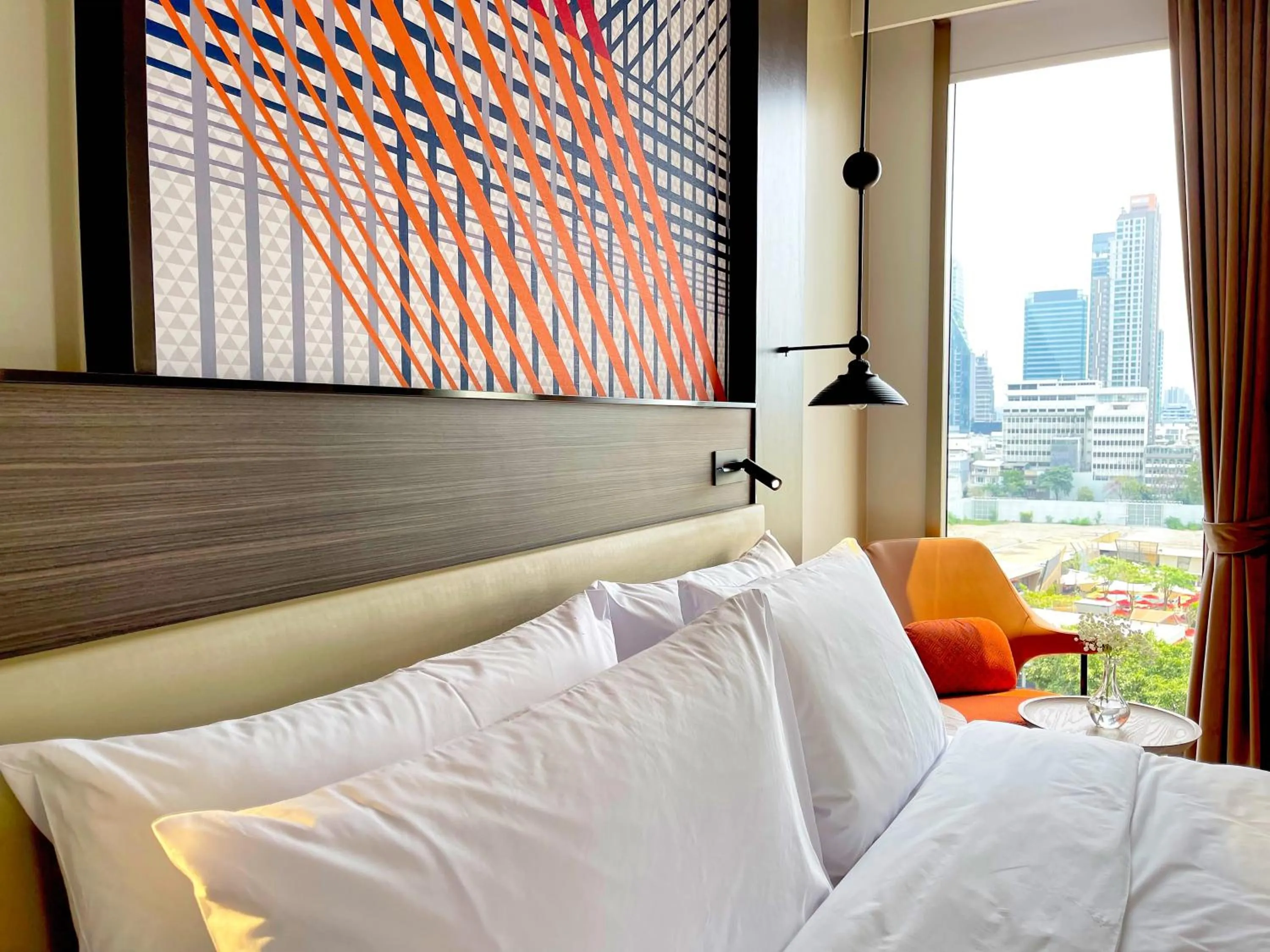 Bed in Mercure Bangkok Surawong