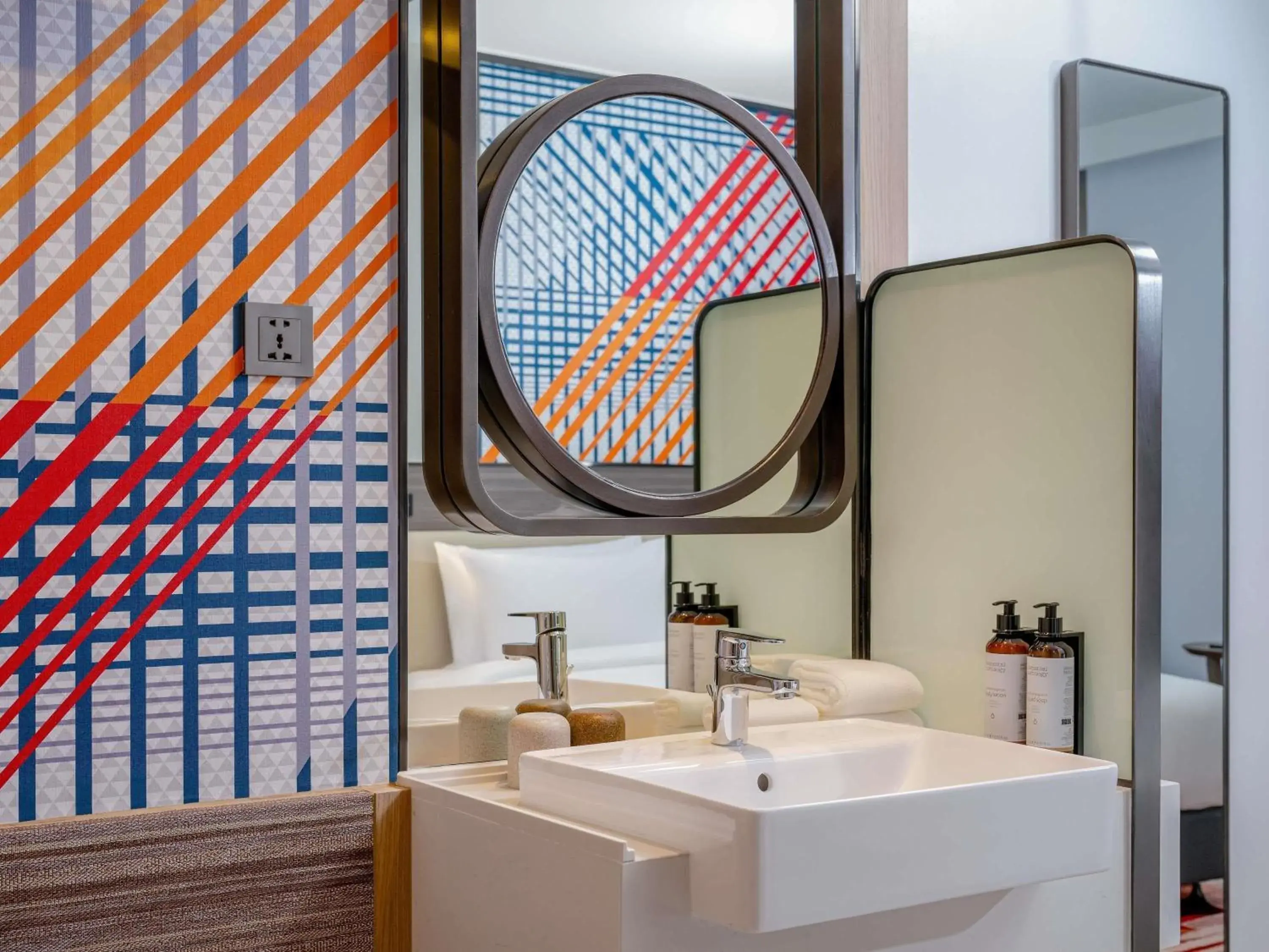 Superior Twin Room in Mercure Bangkok Surawong Superior Twin Room in Mercure Bangkok Surawong