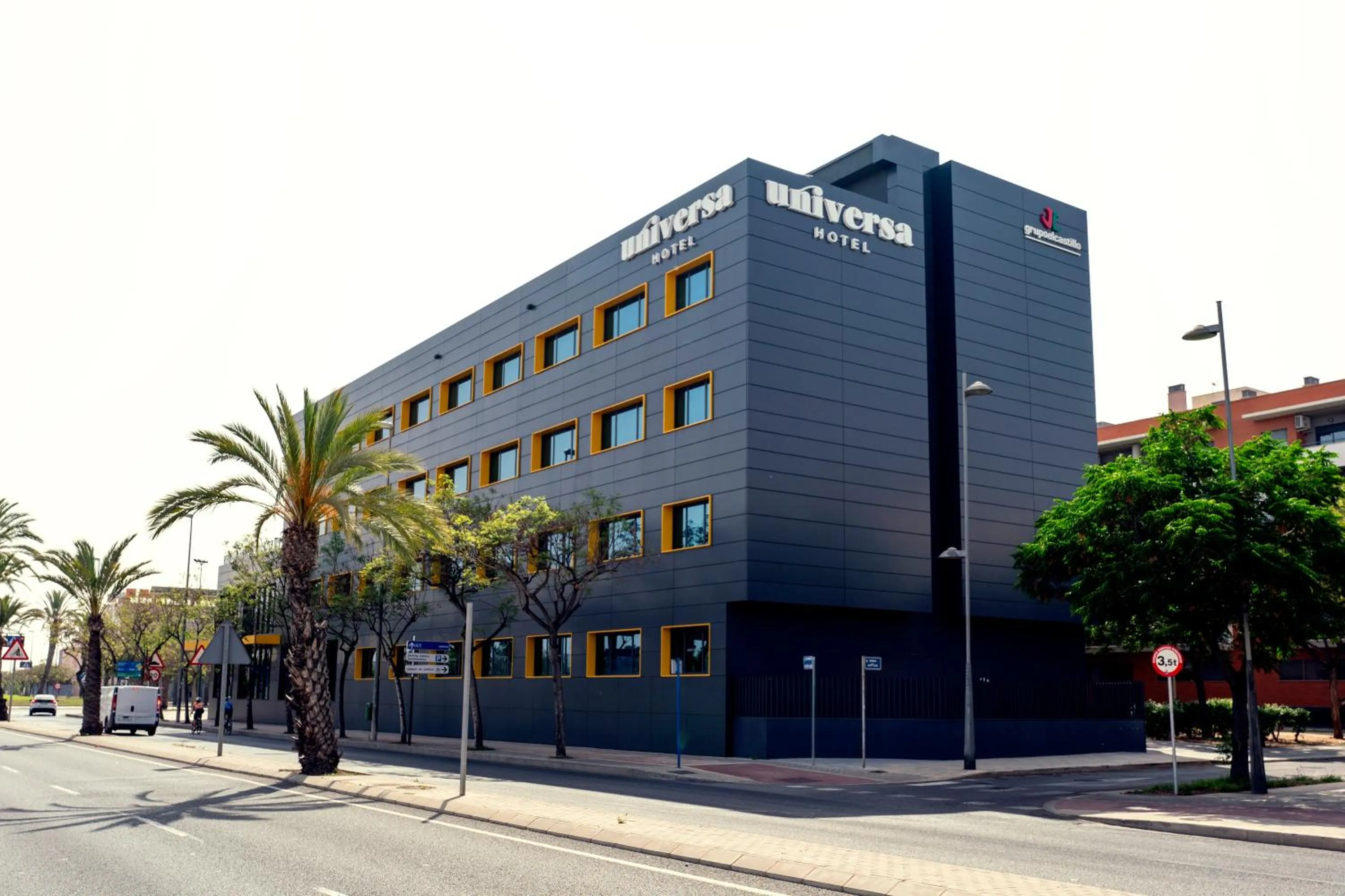 Property building in UNIVERSA Hoteles