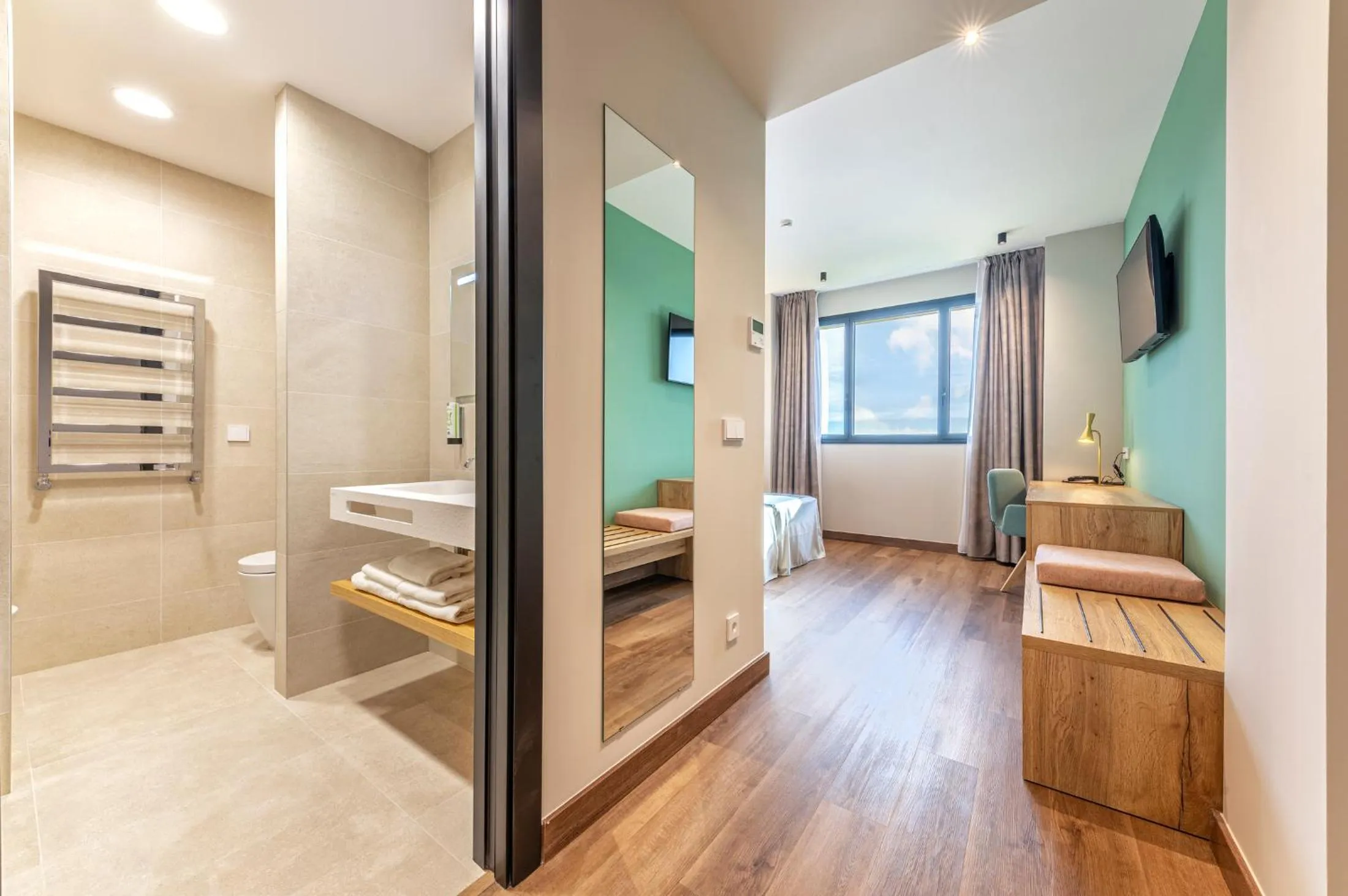Bathroom, Bed in UNIVERSA Hoteles