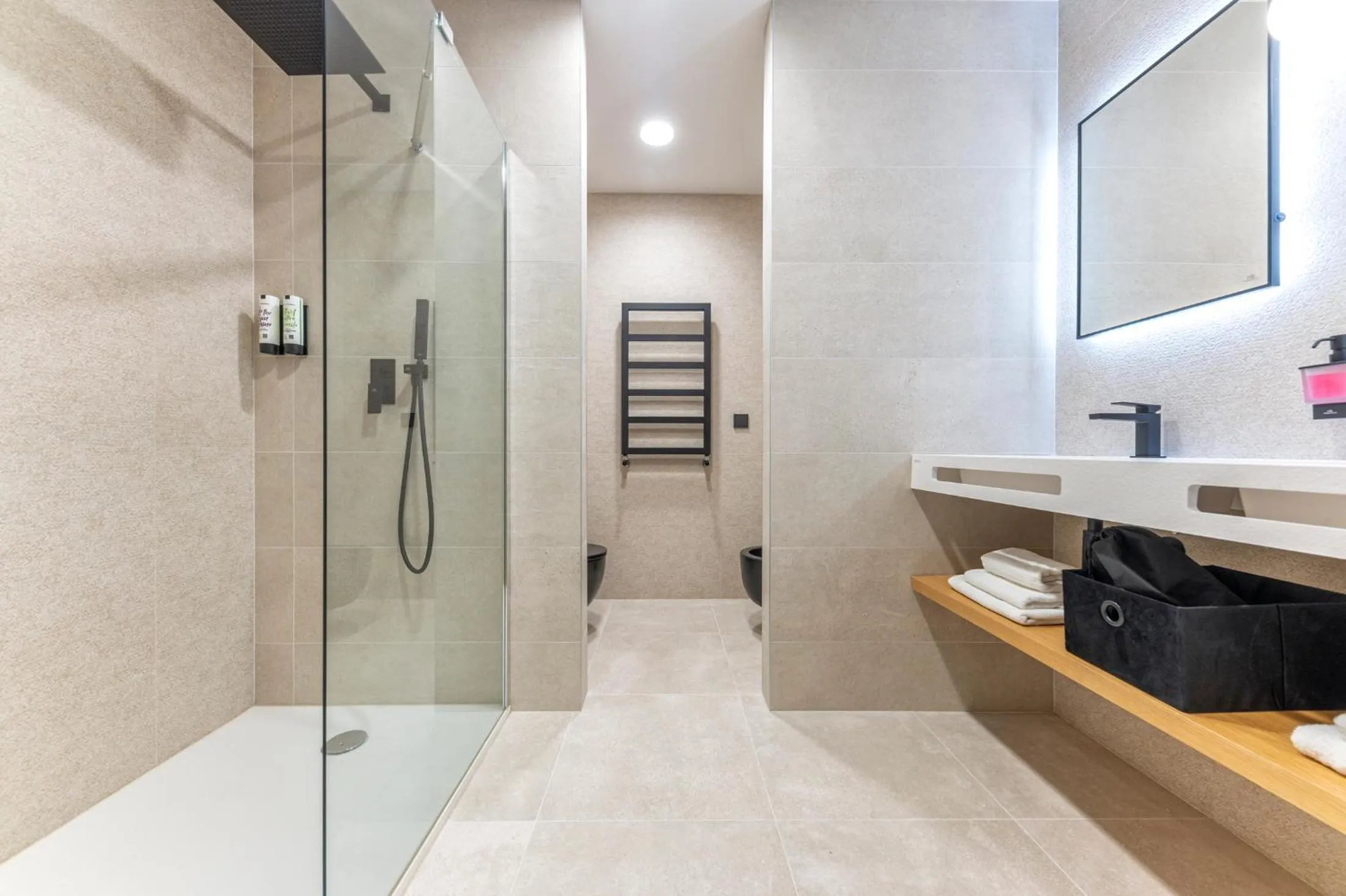 Shower in UNIVERSA Hoteles