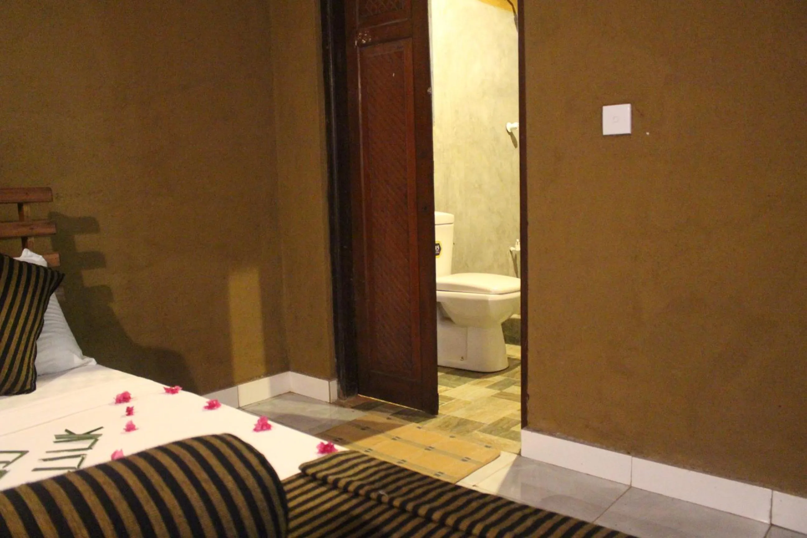 Bathroom, Bed in A4 Villa & Spa.