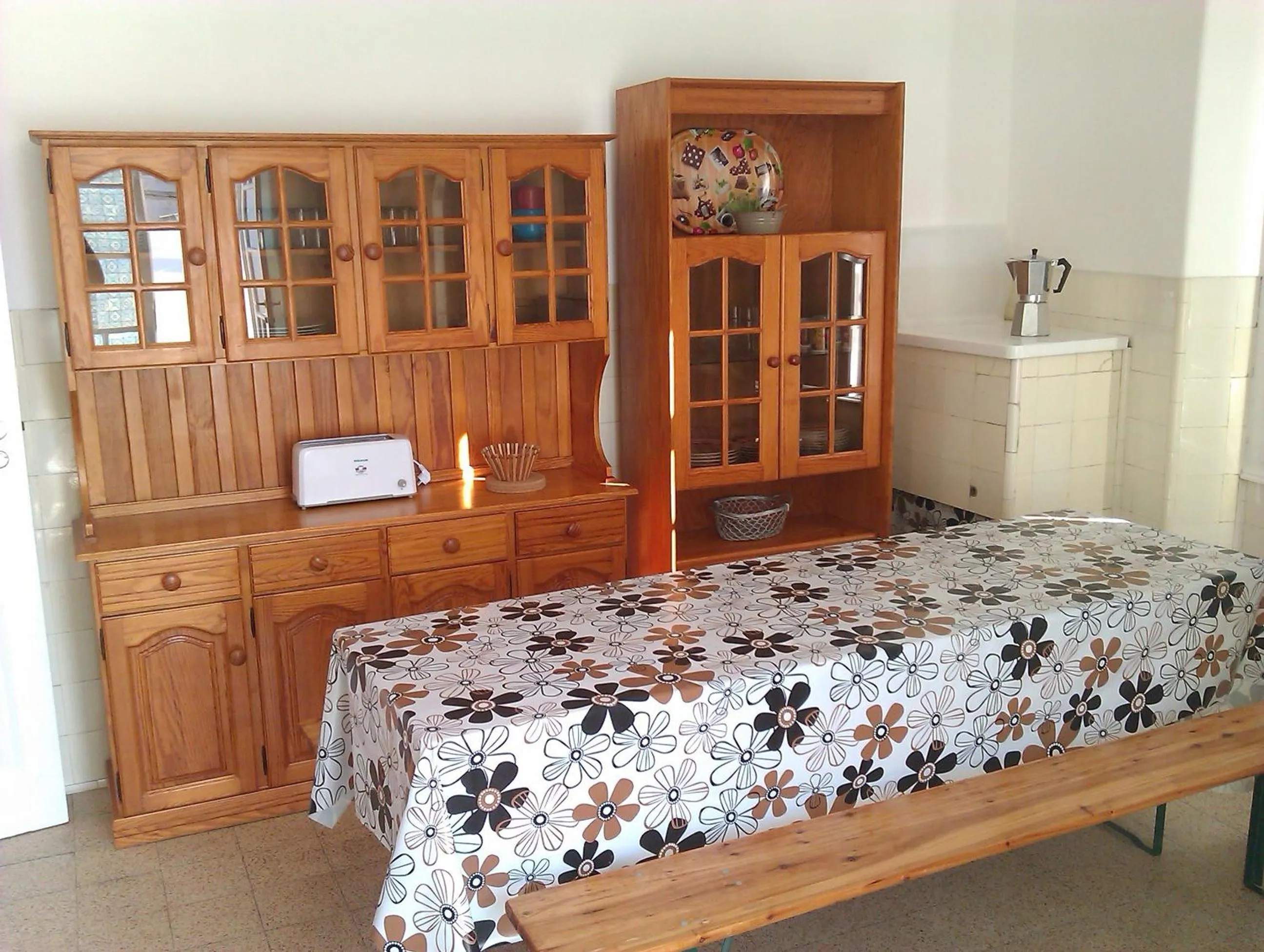 Communal kitchen, Bed in White Sun Hostel