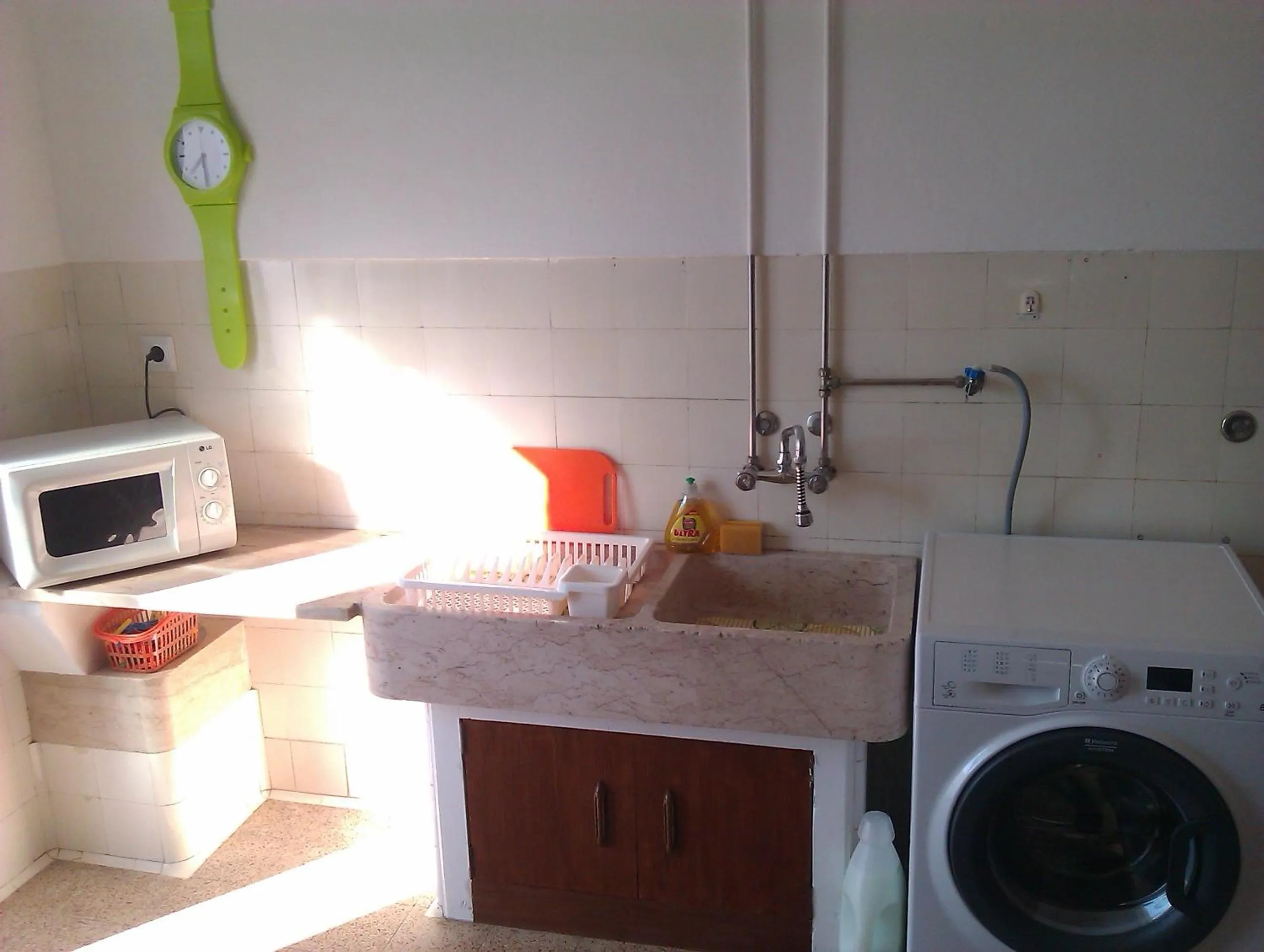 Communal kitchen in White Sun Hostel