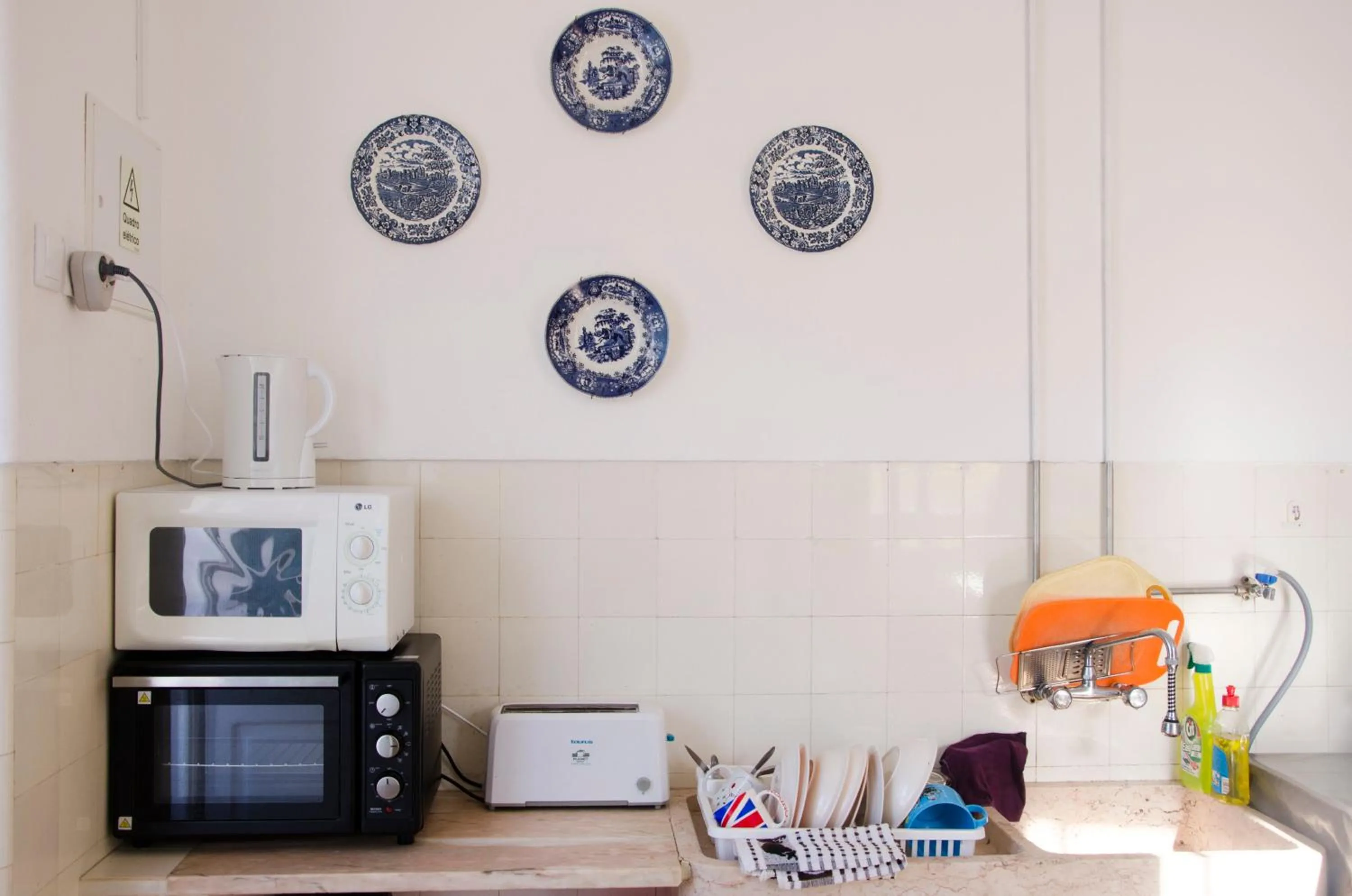 Communal kitchen in White Sun Hostel