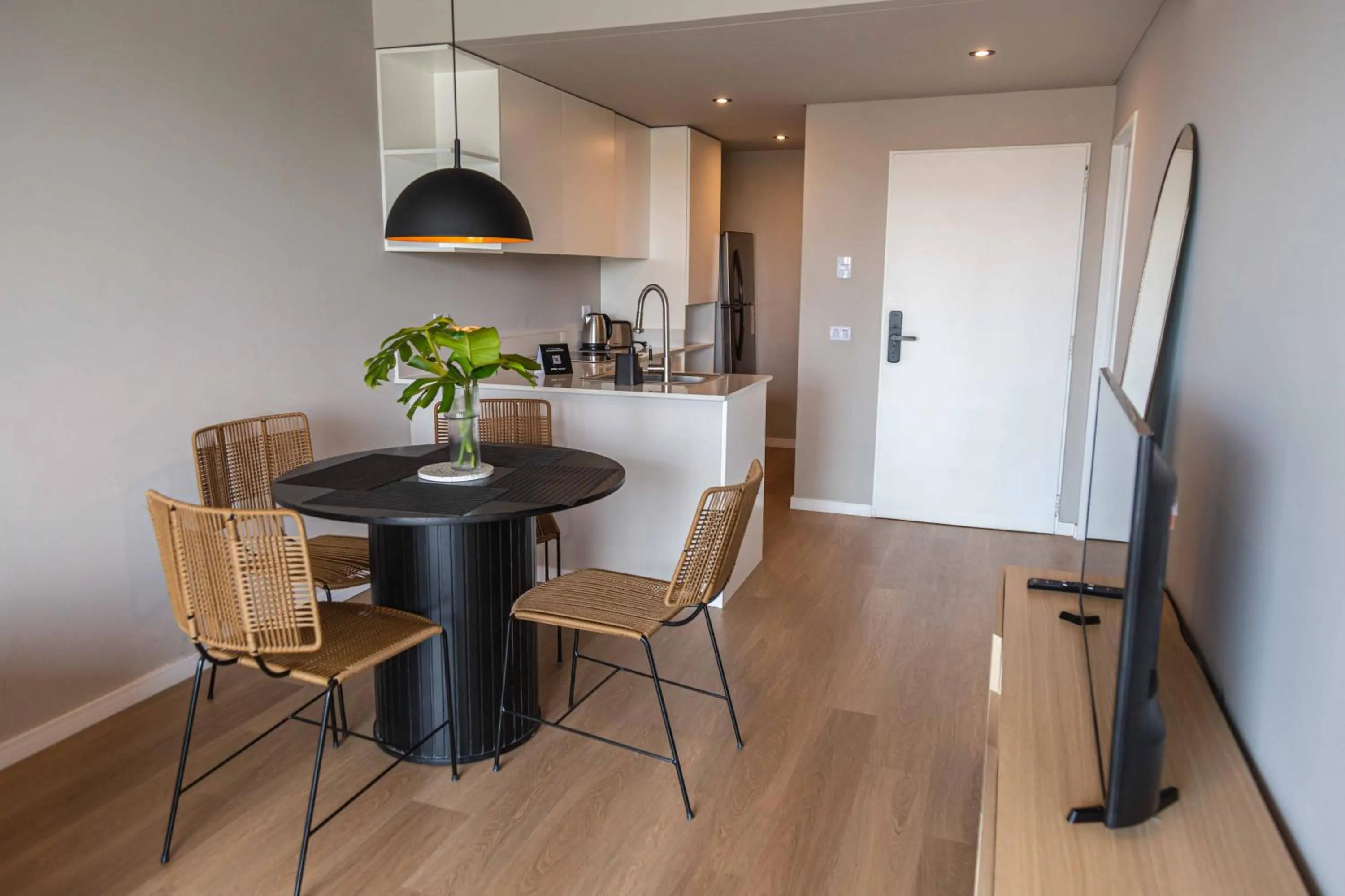 Dining area in Milenia Soho by iPPA