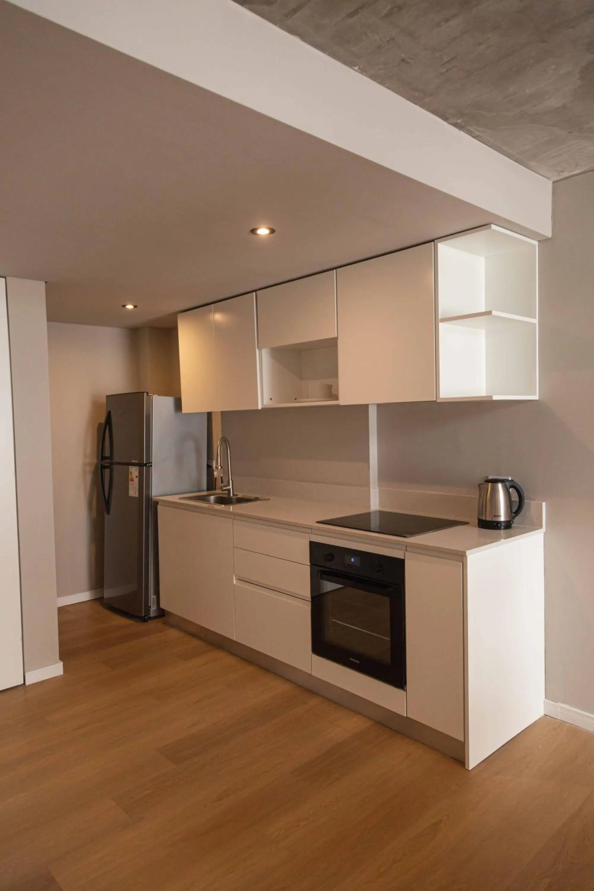 kitchen in Milenia Soho by iPPA