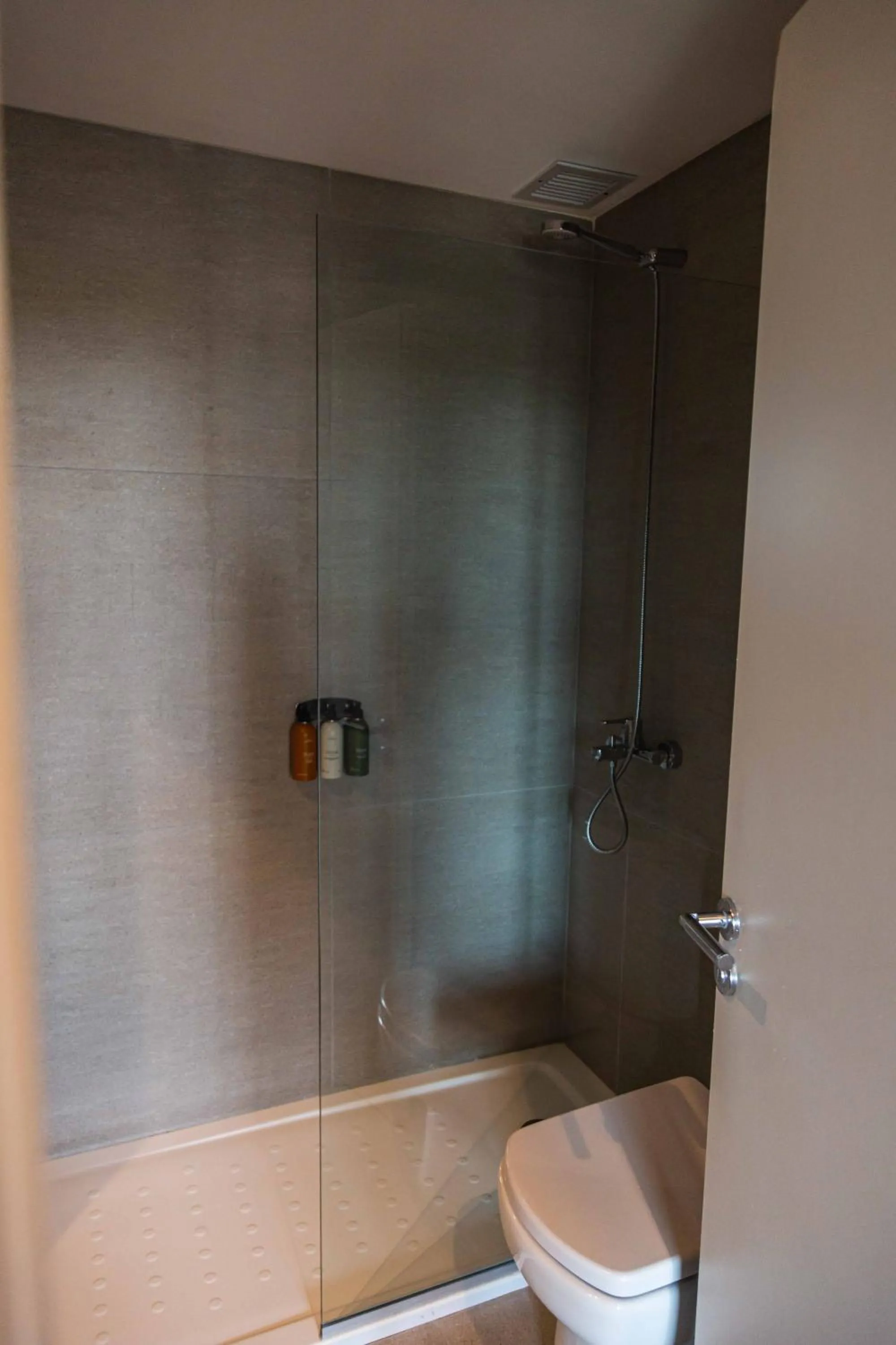 Bathroom in Milenia Soho by iPPA