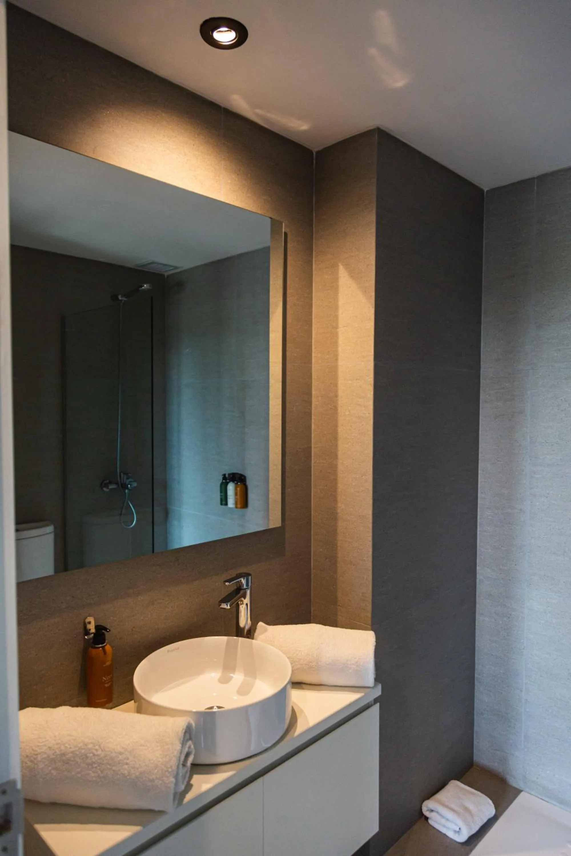 Bathroom in Milenia Soho by iPPA