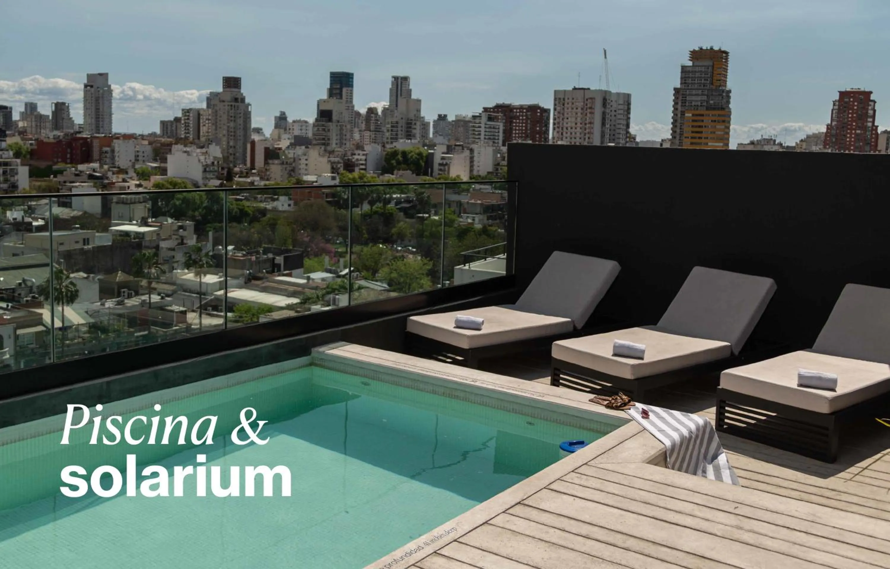 Swimming pool in Milenia Soho by iPPA