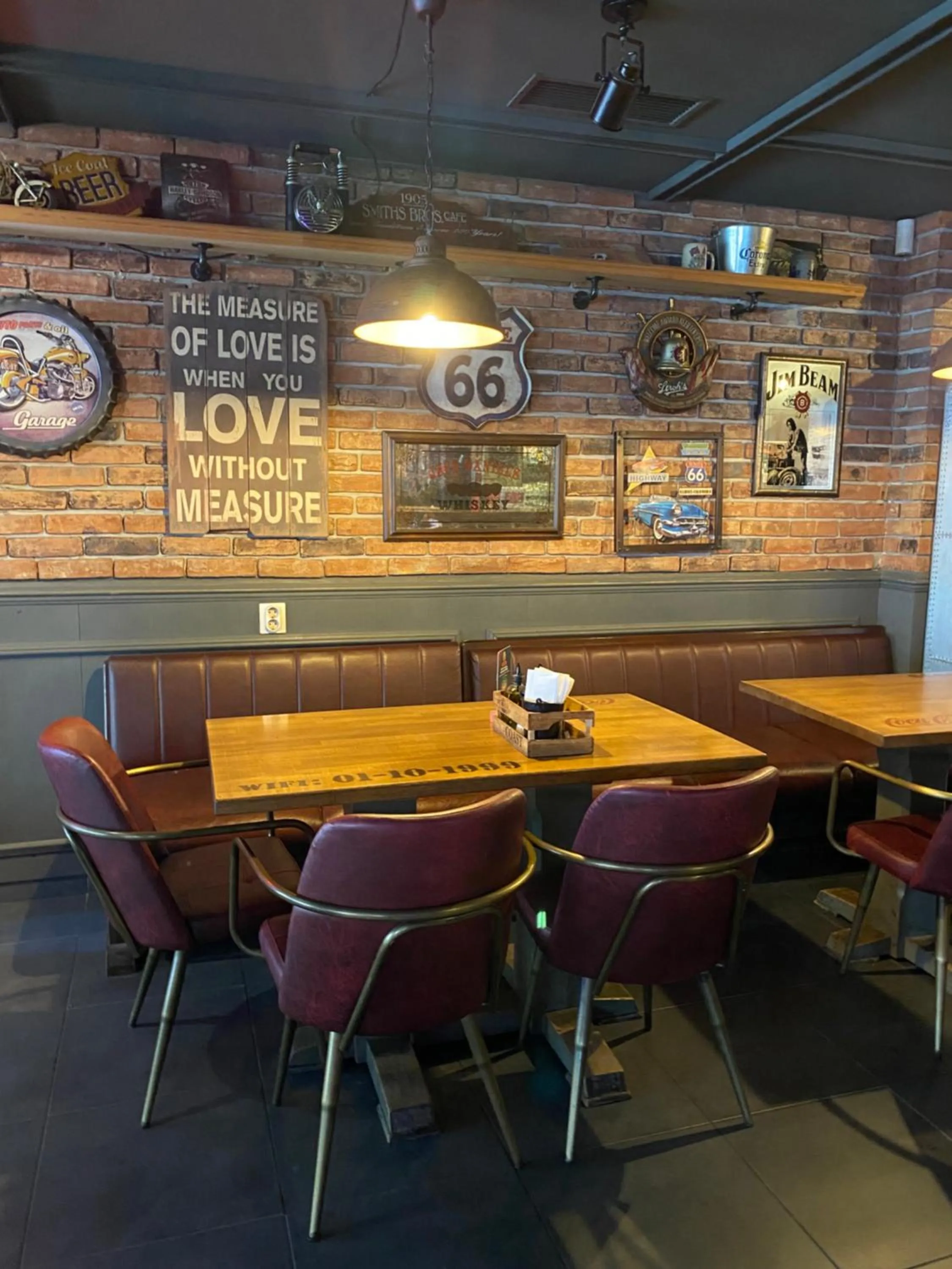 Restaurant/places to eat in City Hotel