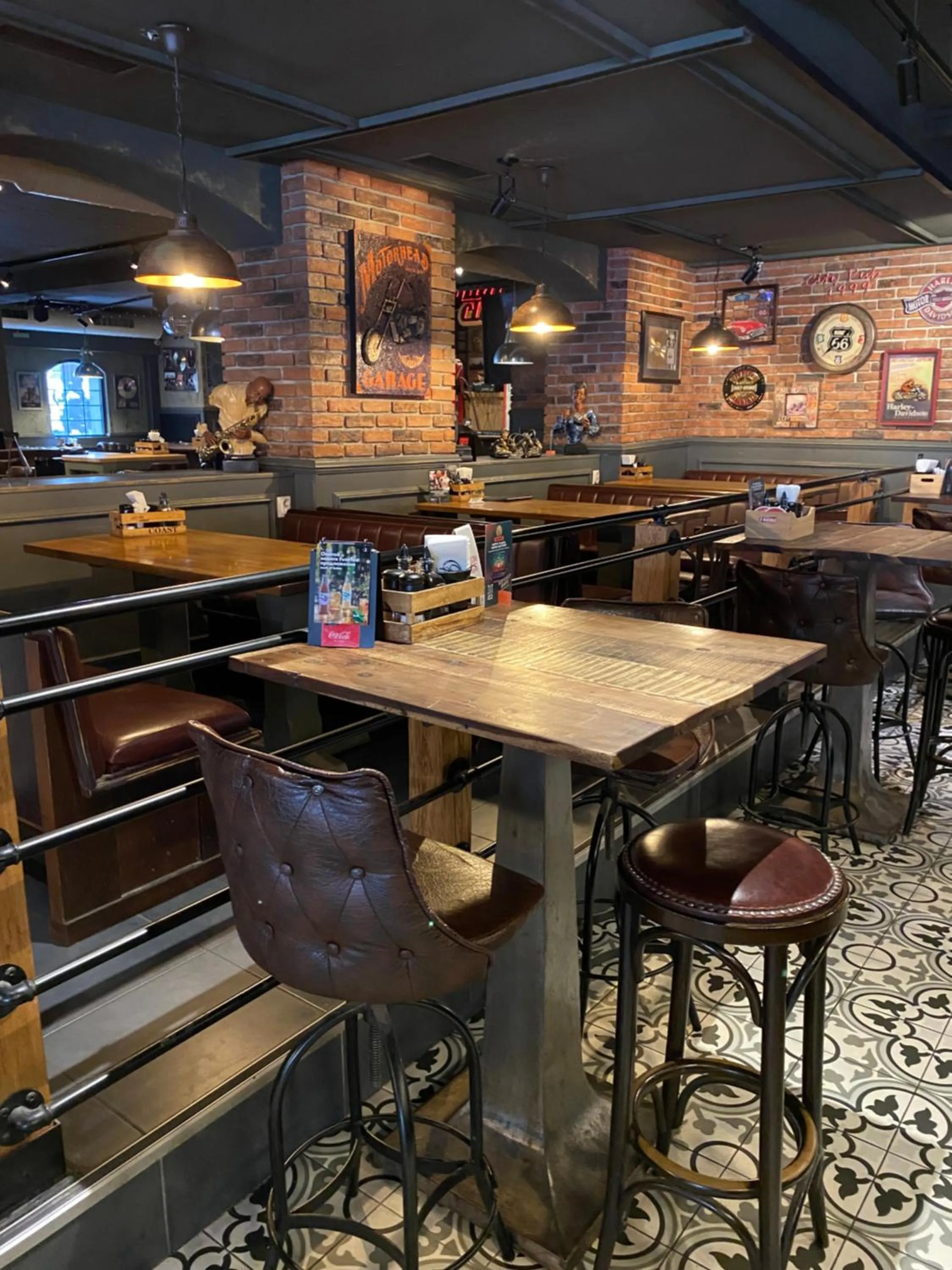 Restaurant/places to eat in City Hotel