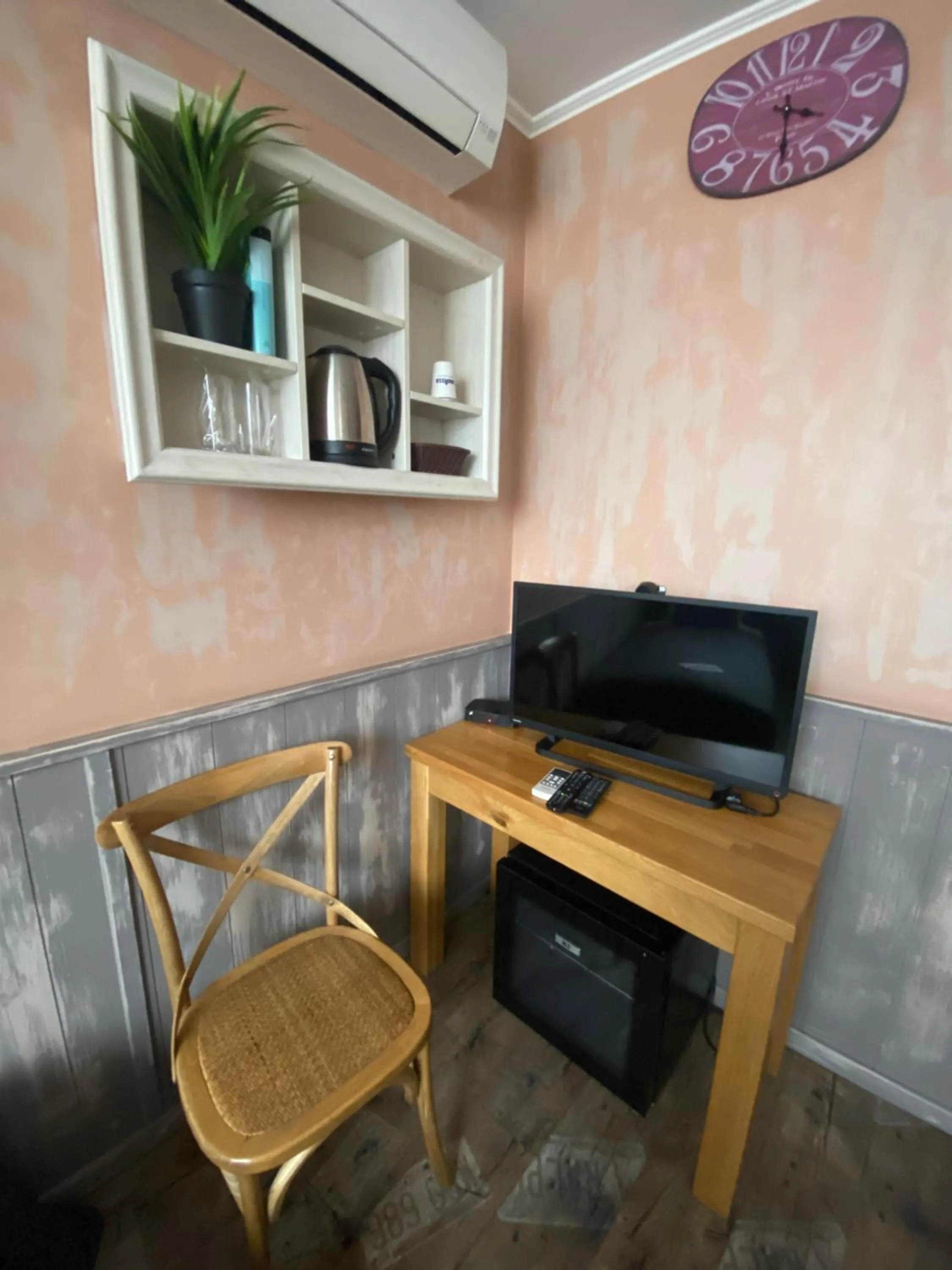 Photo of the whole room in City Hotel