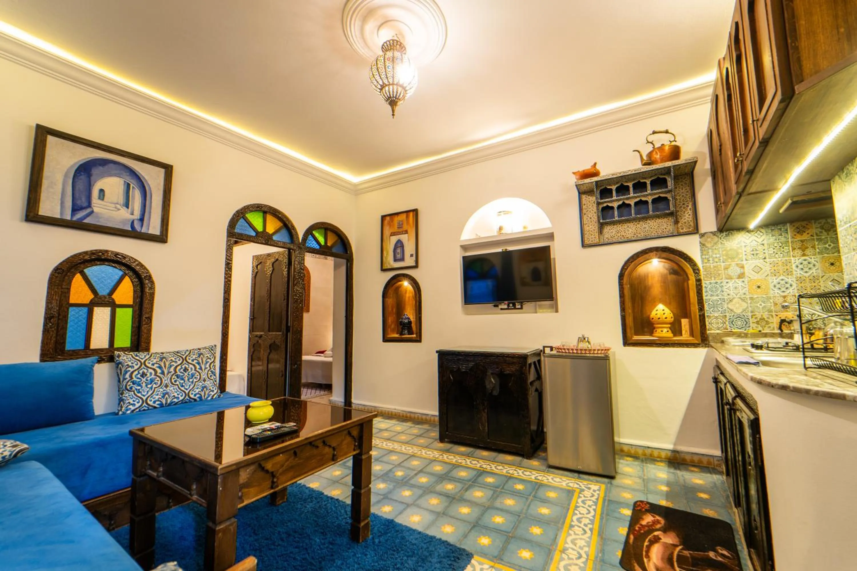 TV and multimedia in DAR NOKHBA INN