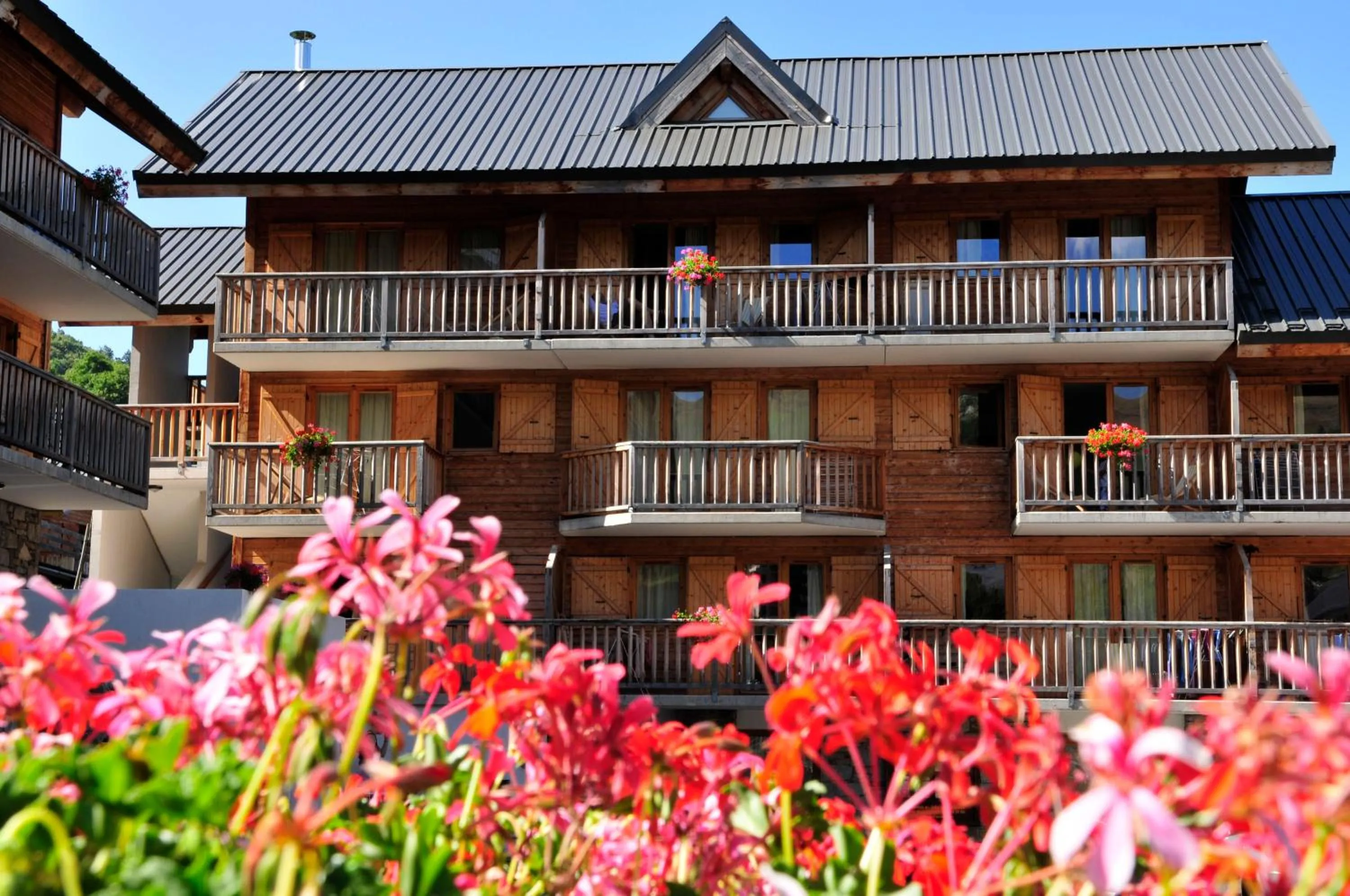 Facade/entrance in Résidence Goélia Le Village Gaulois