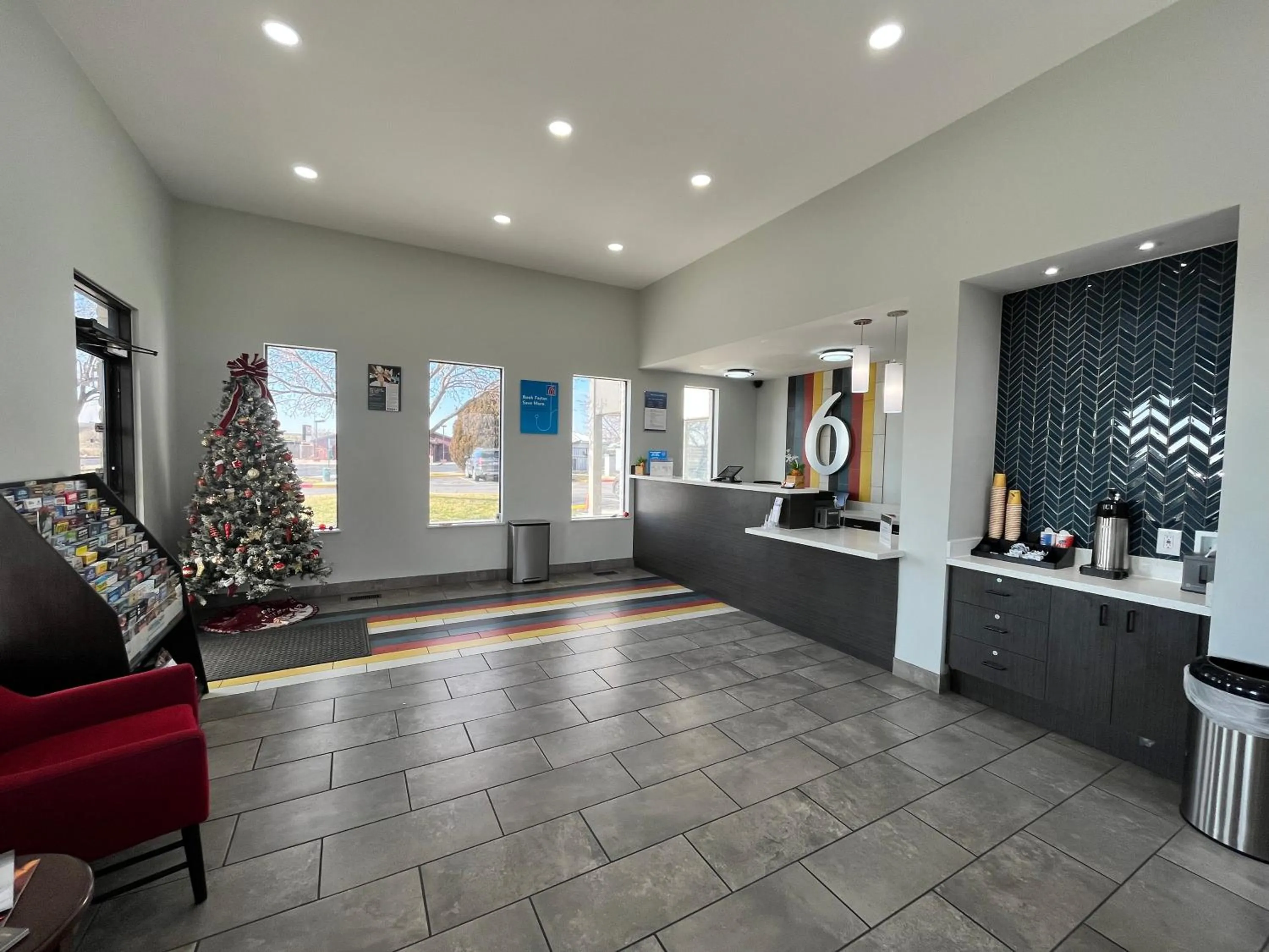 Lobby or reception in Studio 6 Ogden, UT 21st Street