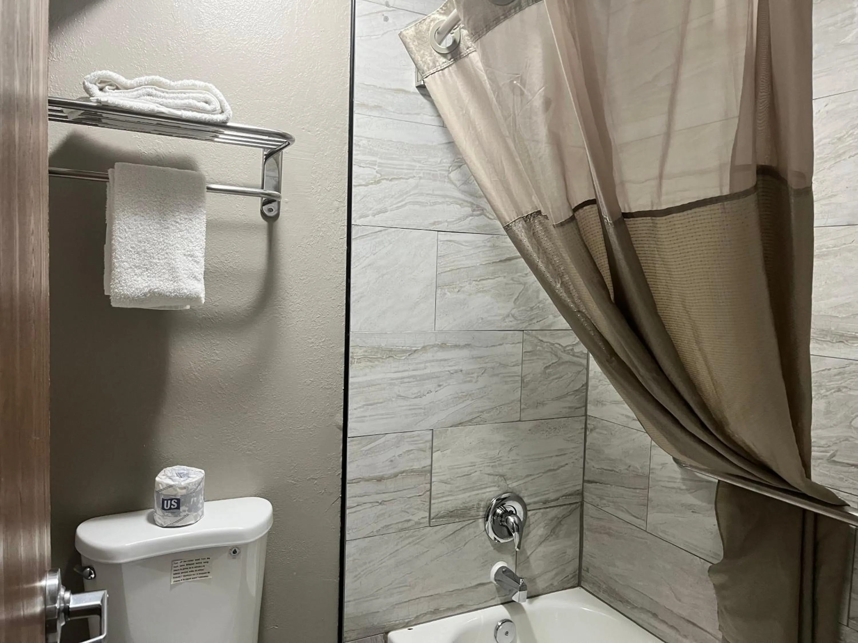 Bathroom in Studio 6 Ogden, UT 21st Street