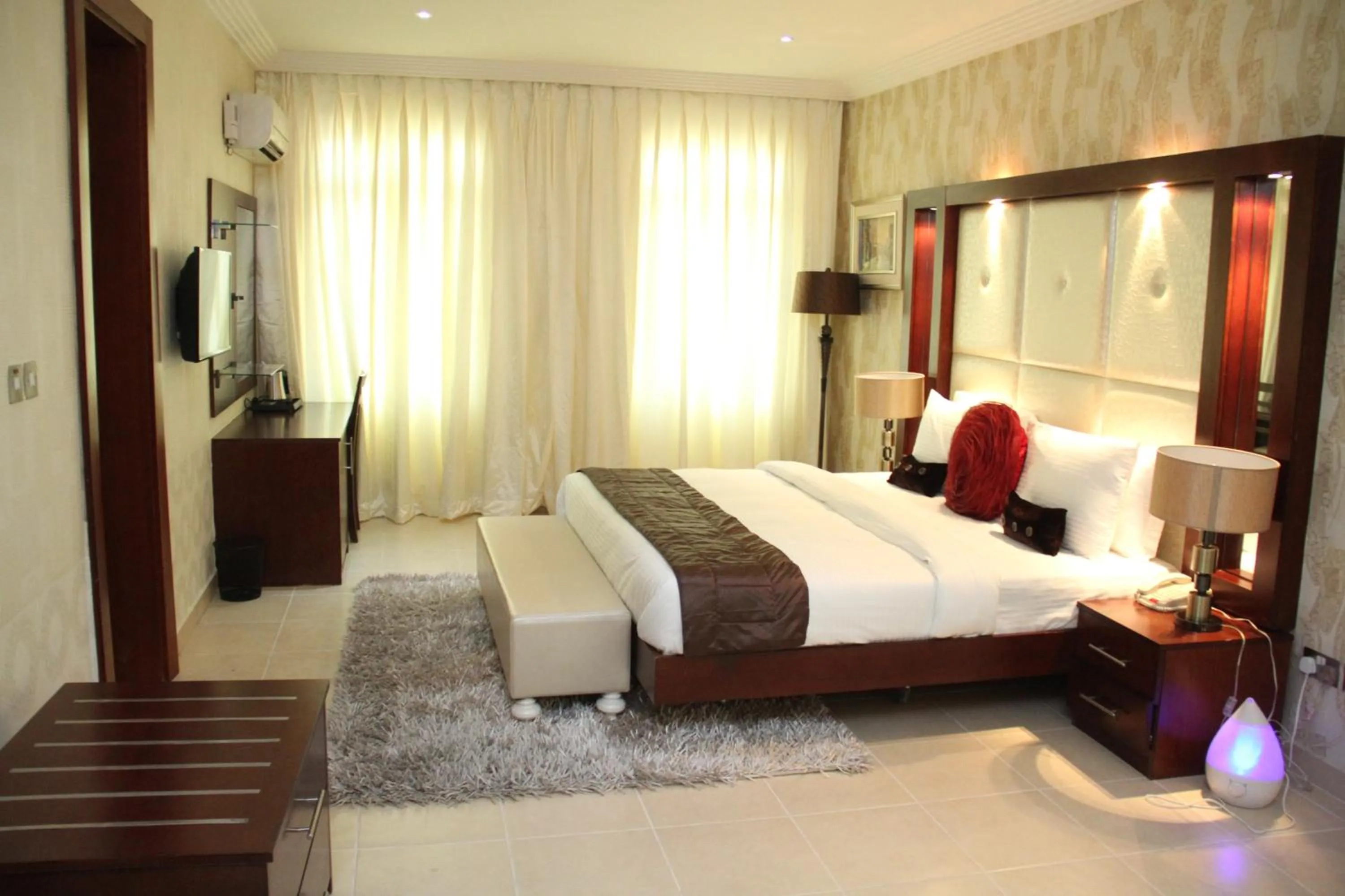 Photo of the whole room, Bed in Palazzo Dumont Hotel Chevron