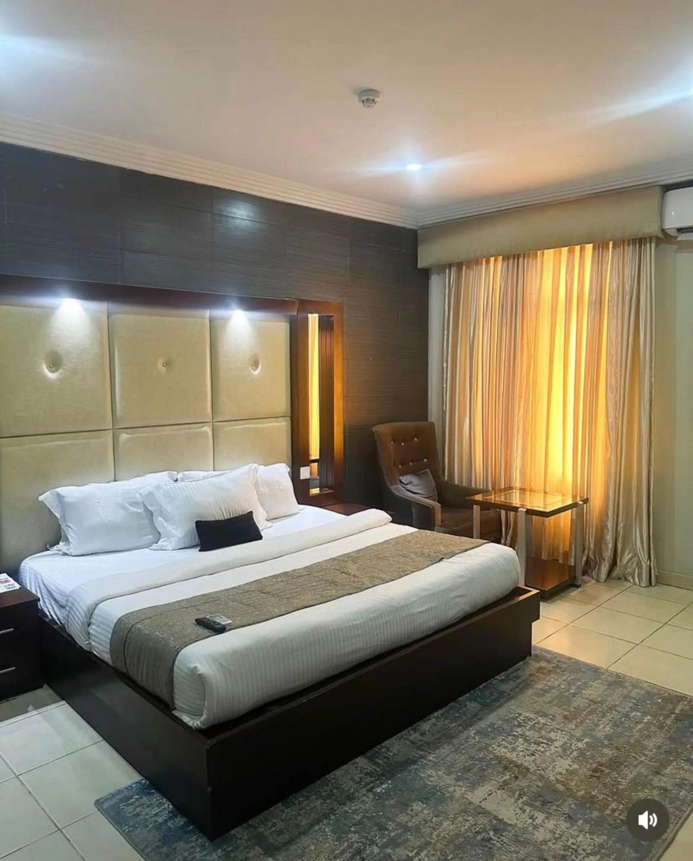 Bed in Palazzo Dumont Hotel Chevron