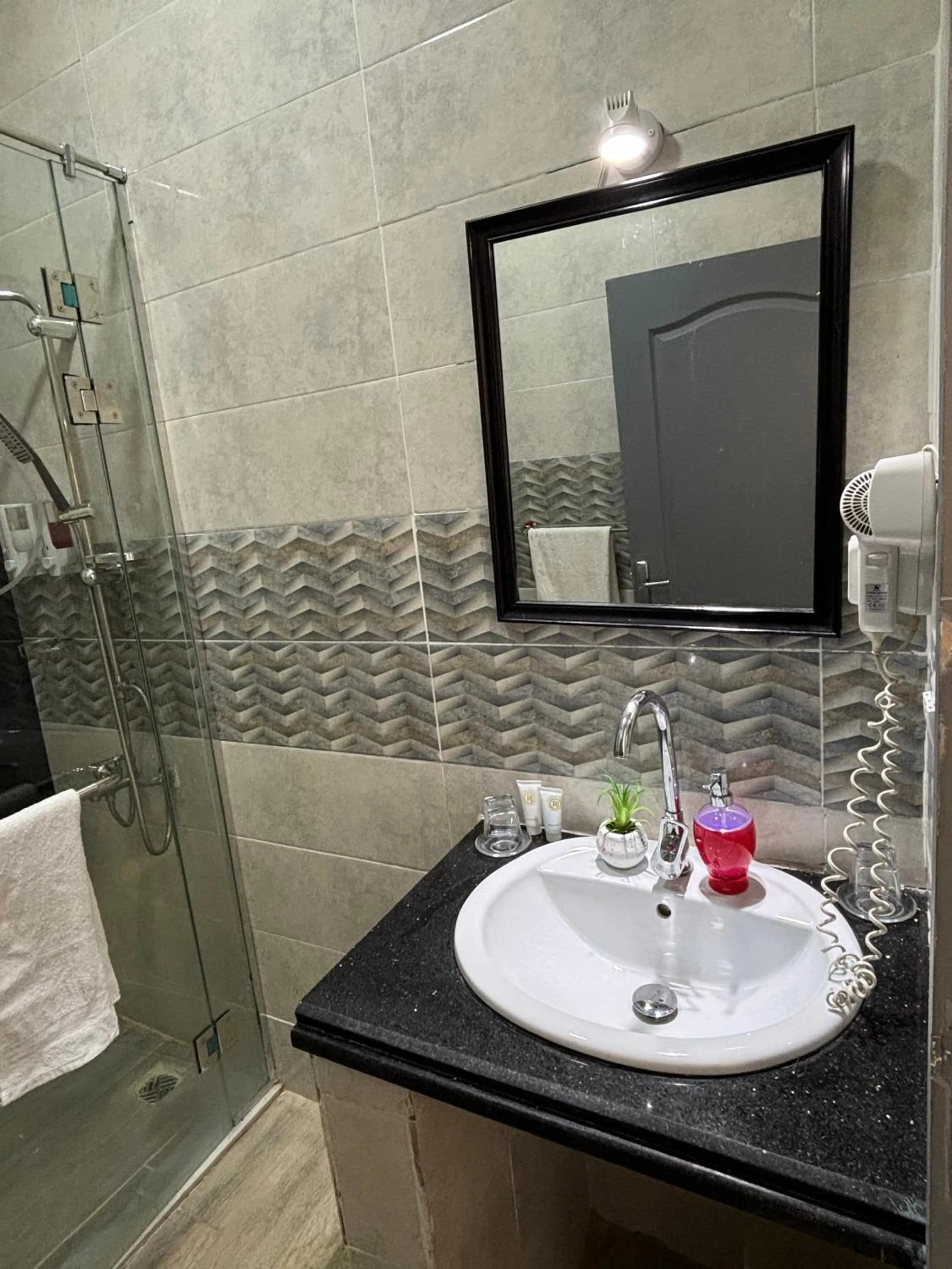 Shower in K Boutique Hotel MedSpa-Pyramids & Grand Egyptian Museum