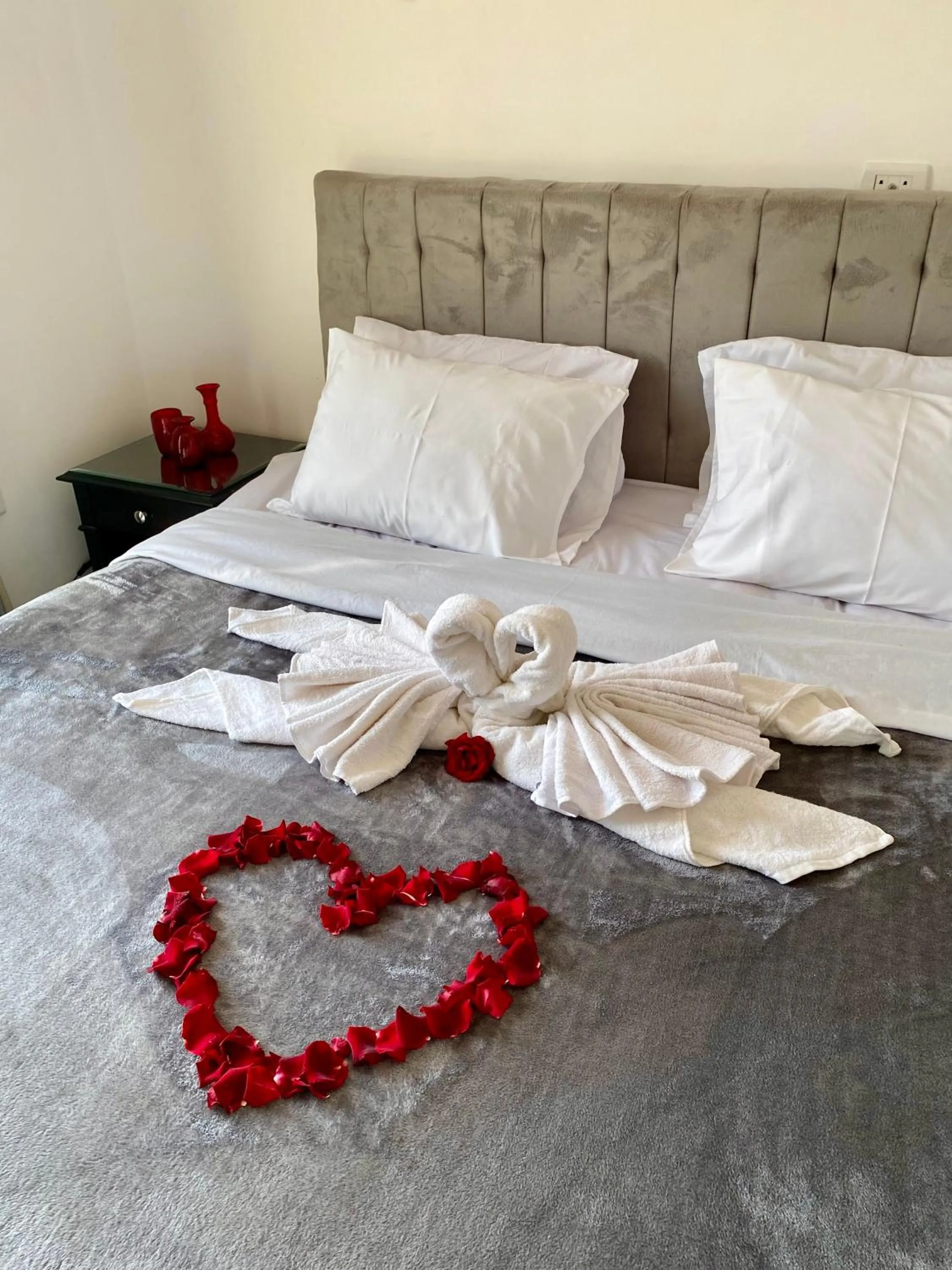 Bed in K Boutique Hotel MedSpa-Pyramids & Grand Egyptian Museum