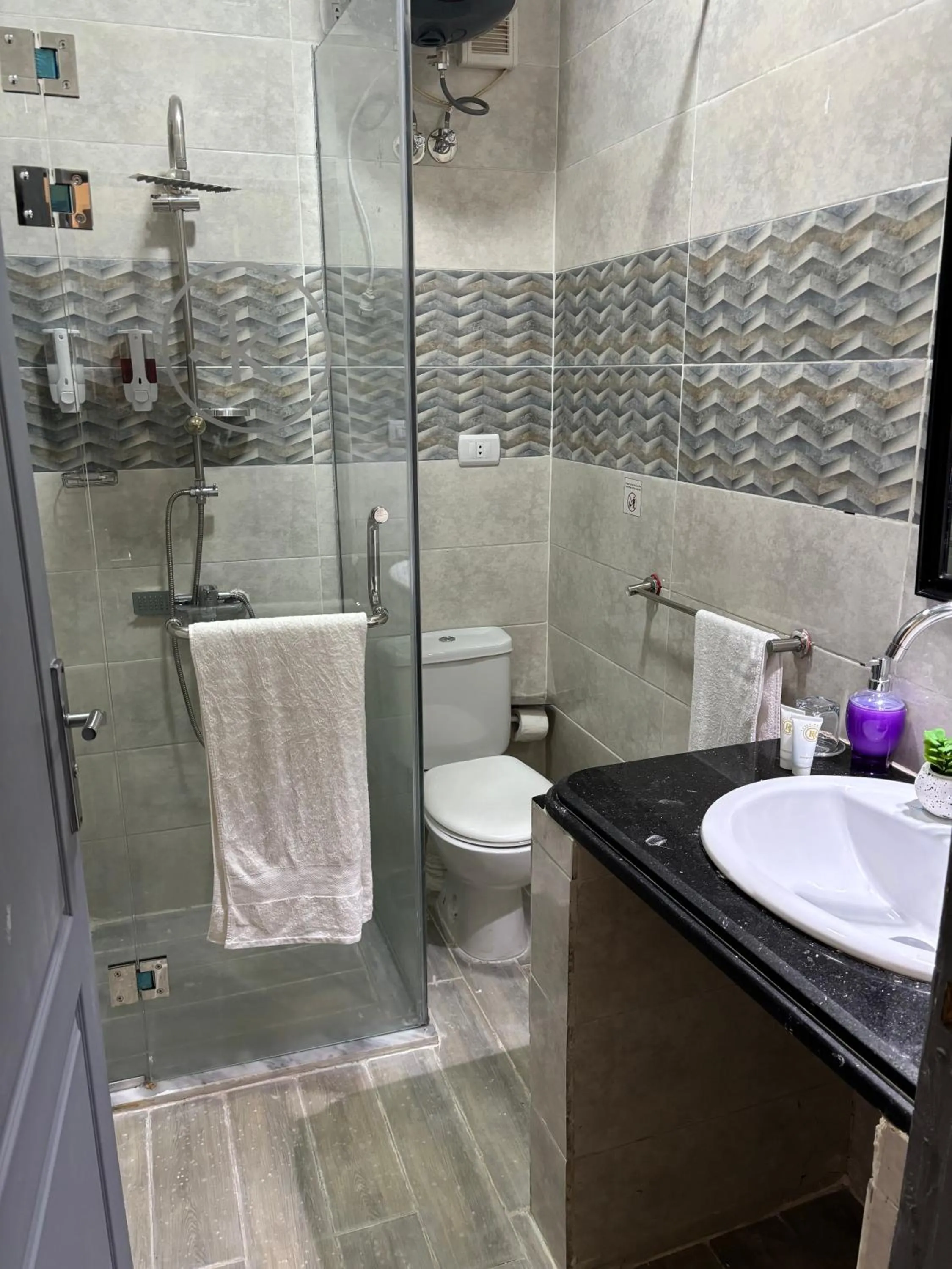 Shower in K Boutique Hotel MedSpa-Pyramids & Grand Egyptian Museum