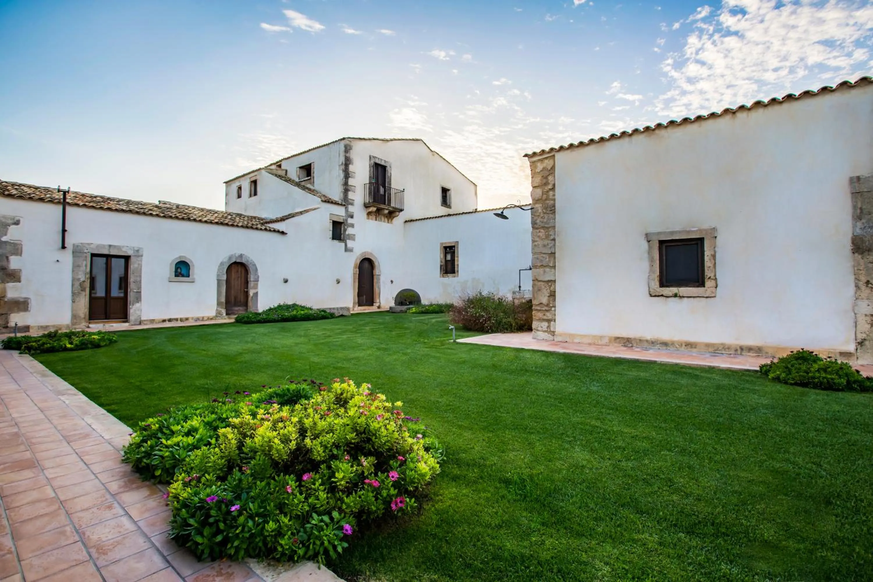 Property building in Casal Sikelio