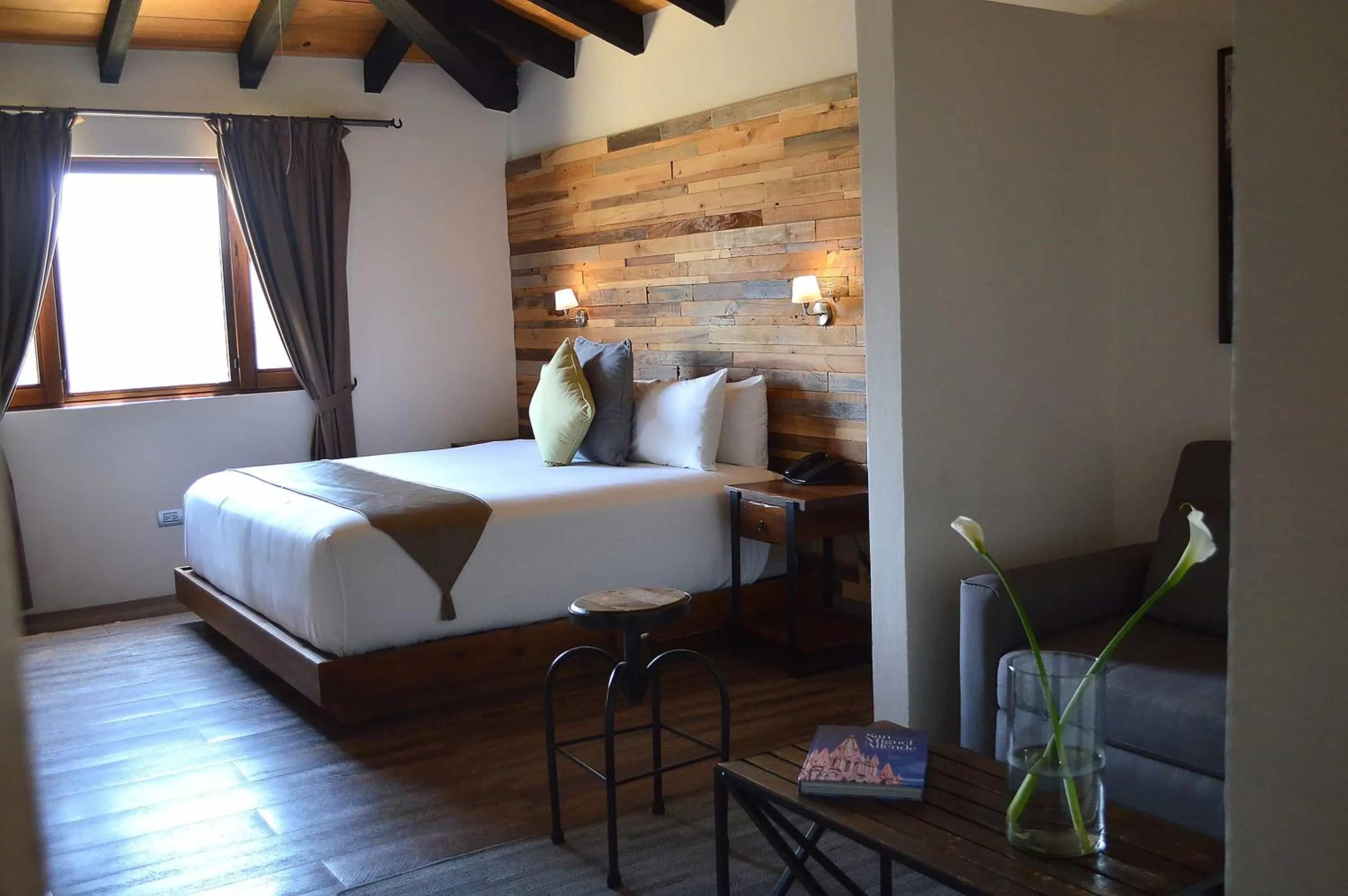 Photo of the whole room, Bed in Hacienda Los Picachos