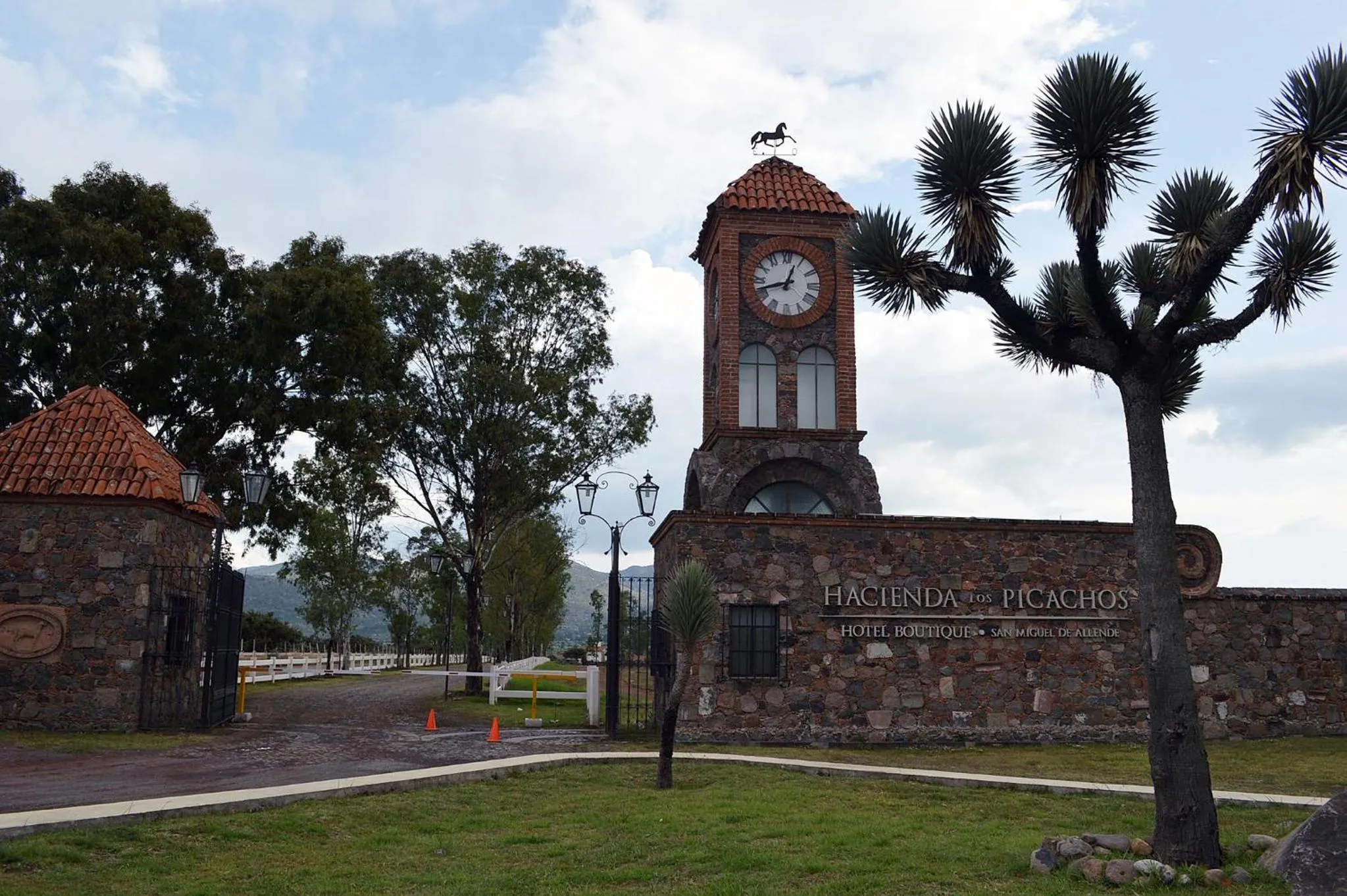 Property building in Hacienda Los Picachos
