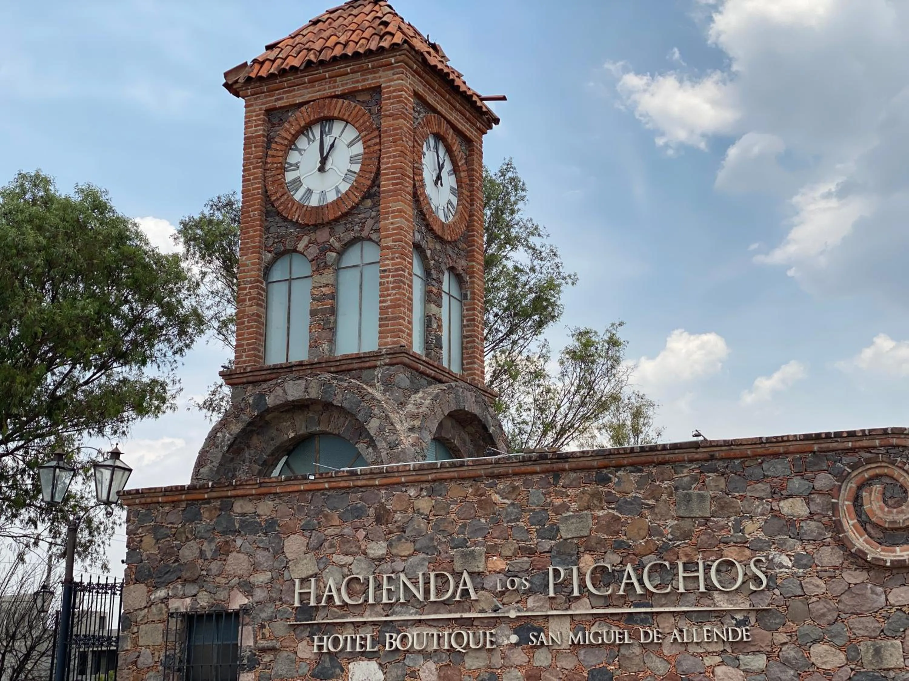 Facade/entrance in Hacienda Los Picachos