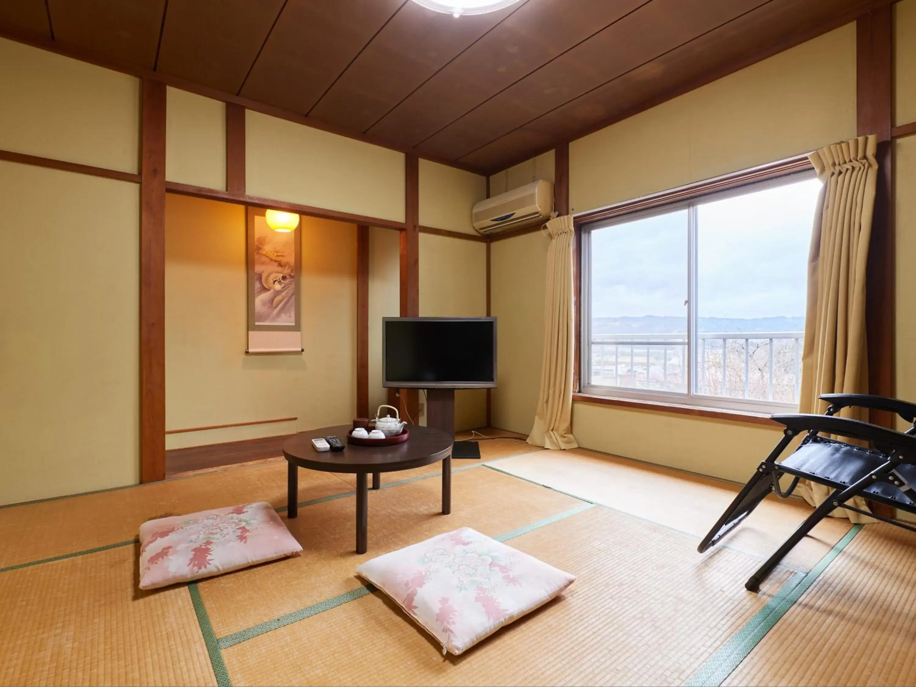 Economy Quadruple Room with Shared Bathroom - single occupancy in Hayamasou Economy Quadruple Room with Shared Bathroom - single occupancy in Hayamasou