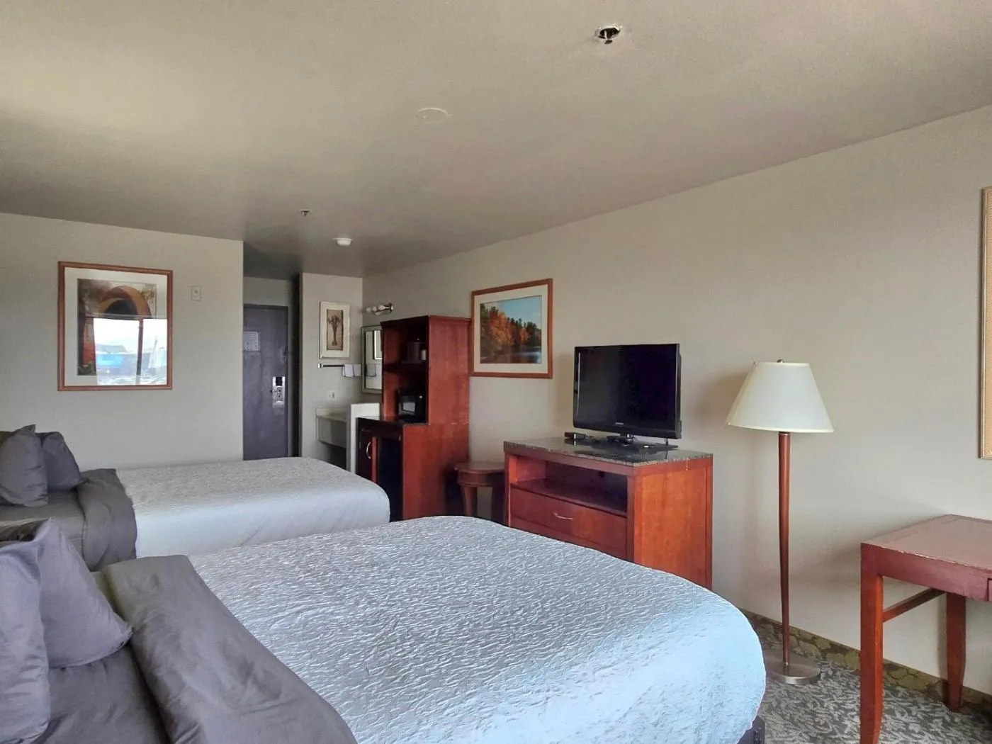 Photo of the whole room, Bed in Olympia Inn